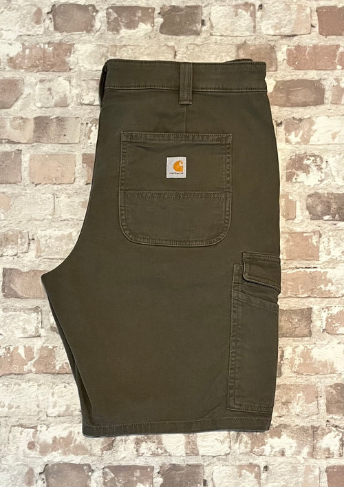 Short cargo beige Field Kaki Carhartt en toile canvas stretch avec grandes poches latérales, présenté à plat de dos