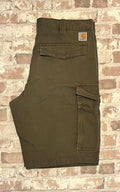 Short cargo de travail vert kaki Carhartt Tech Utility en toile canvas stretch, présenté à plat, plié, de dos.