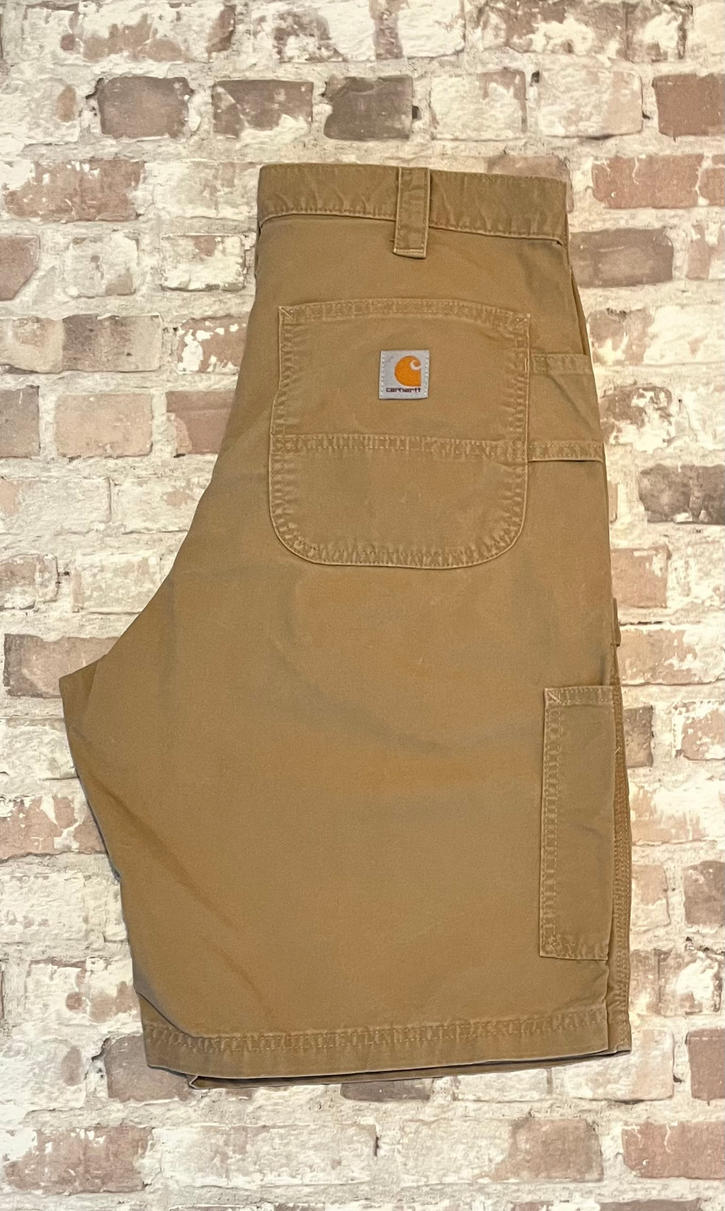 Short de travail DKH Carhartt B147 plié à plat, mettant en valeur la toile en coton canvas