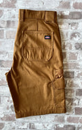 Short cargo marron Dickies en toile de coton Duck Canvas avec boucle marteau et poches à soufflets, présenté à plat.