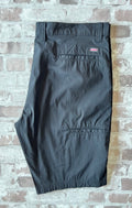 Bermuda technique noir Dickies Performance en coton stretch avec poches outils et patch logo, présenté à plat.