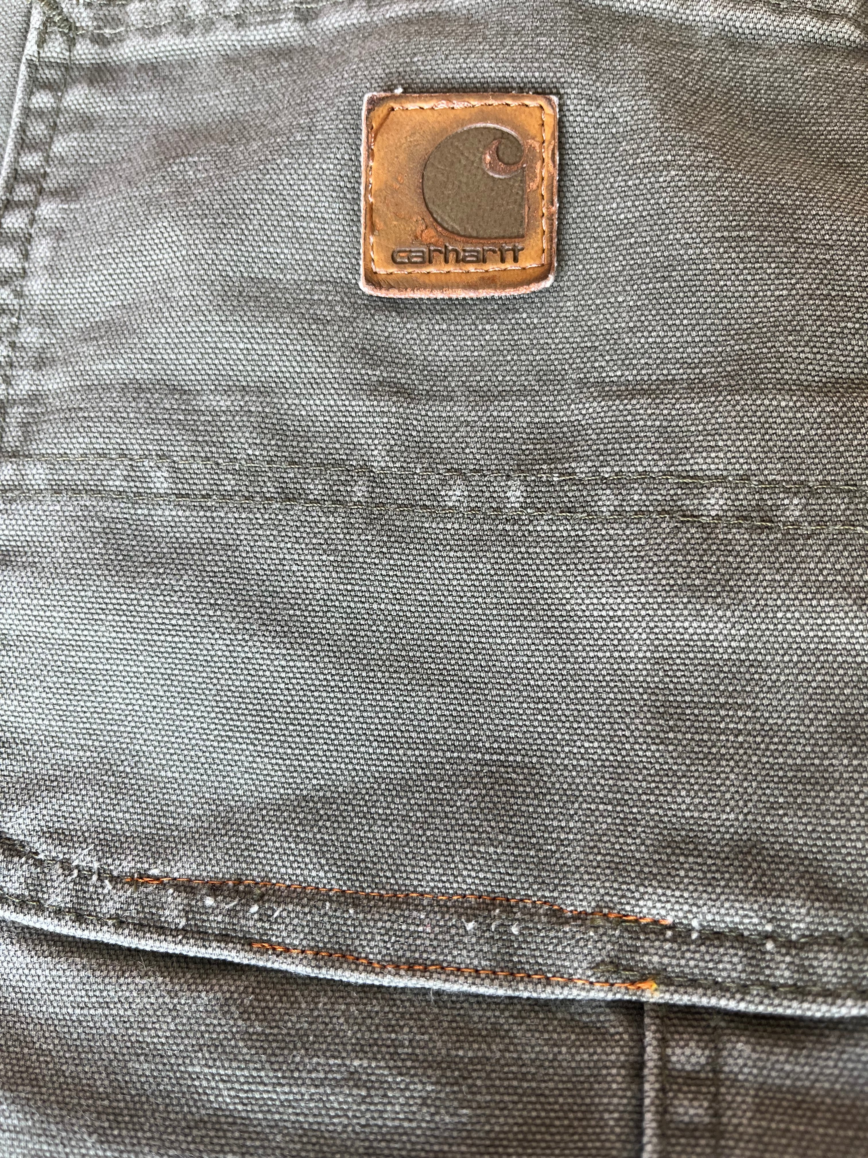 réparation couture poche arrière gros plan ( couture camel )
