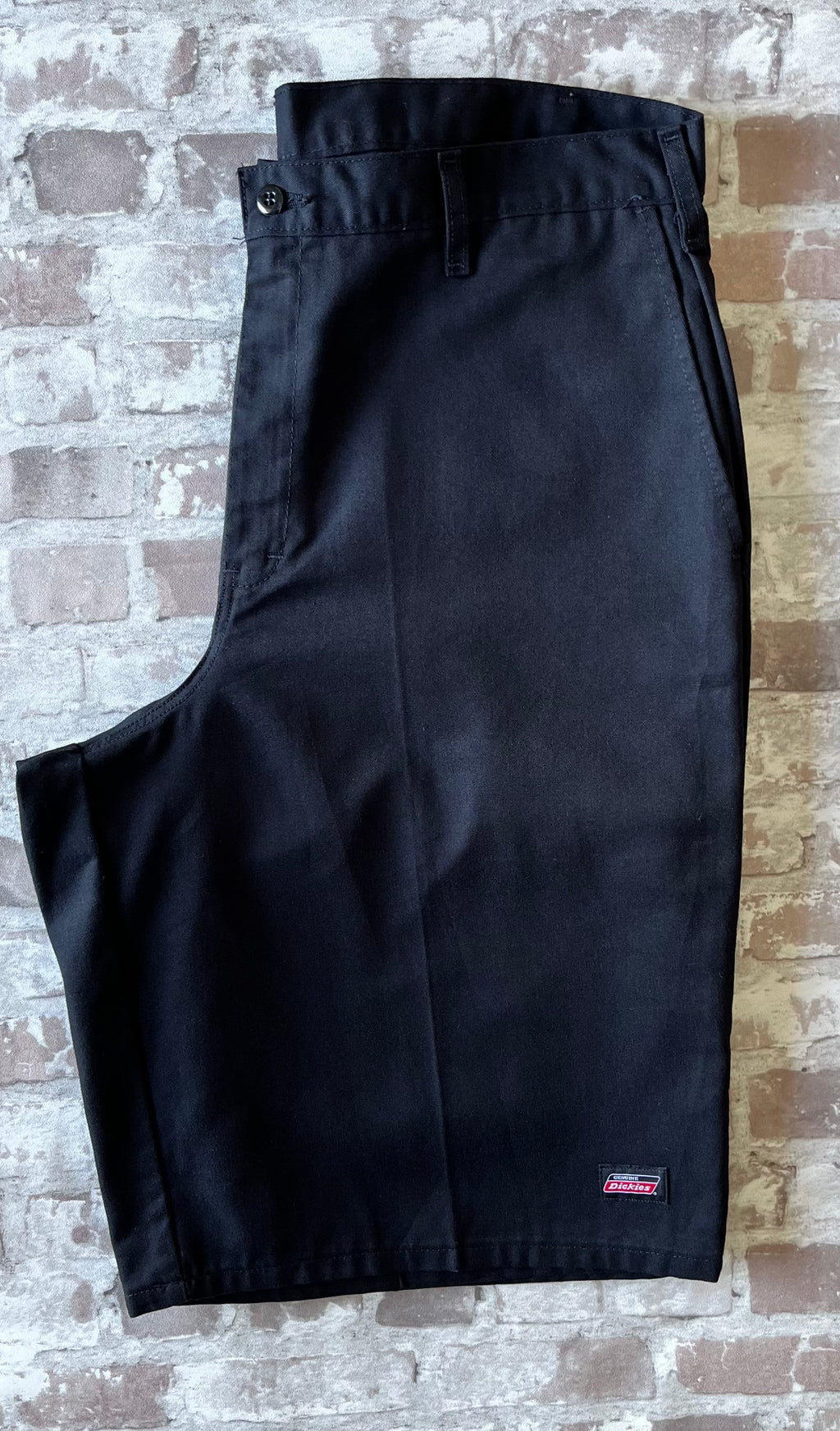 Short de travail Dickies 13 pouces Loose Fit noir avec plis permanents et poche téléphone latérale, présenté à plat.