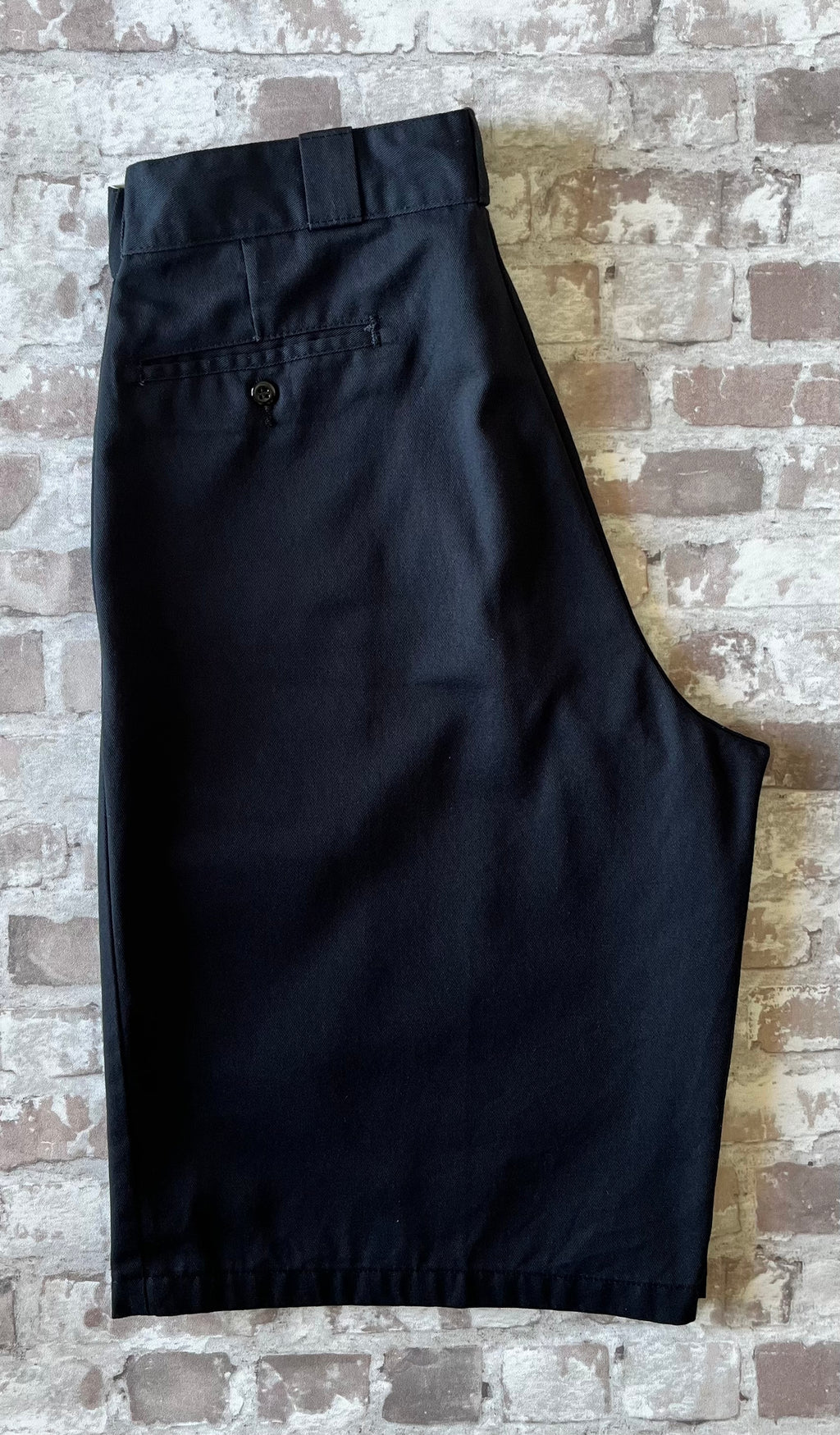 Short de travail Dickies 13 pouces Loose Fit noir à coupe large moderne, présenté à plat.