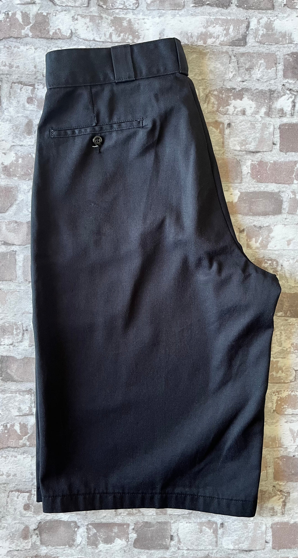 Short de travail large Dickies 13 pouces Multi-Pocket noir en twill résistant, présenté à plat.