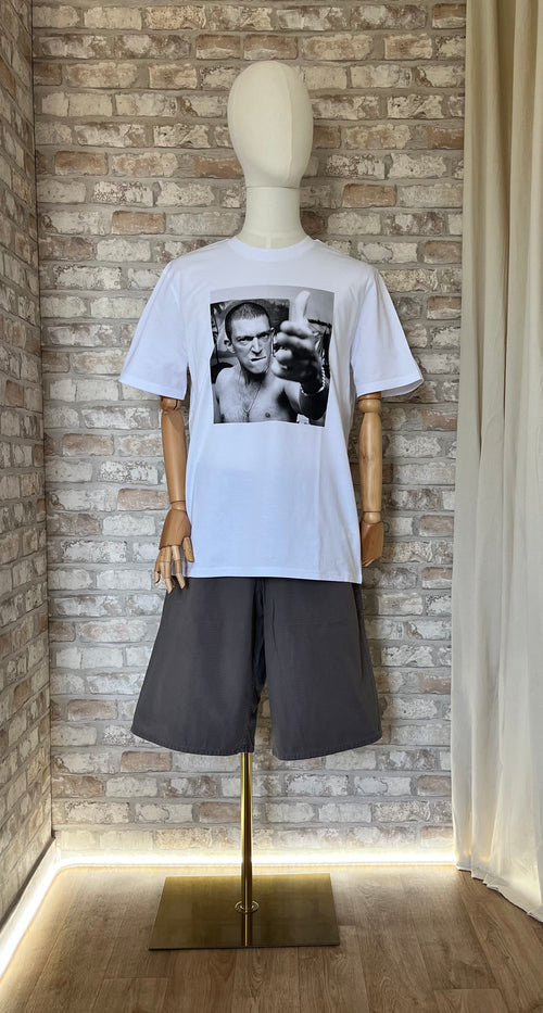 Bermuda Dickies Ripstop Coton – Gris Moyen style Workwear - Skatewear avec T-Shirt La Haine "C'est à moi que tu parles ?"- Vinz Blanc - L Grafitee ,de face sur mannequin