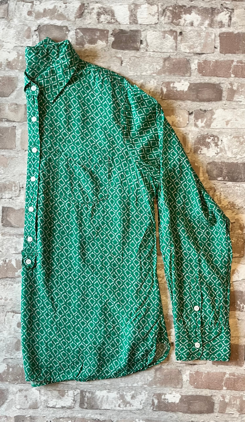 Blouse Fluide en Rayonne Verte | Imprimé Géométrique | Vintage Contemporain / profil