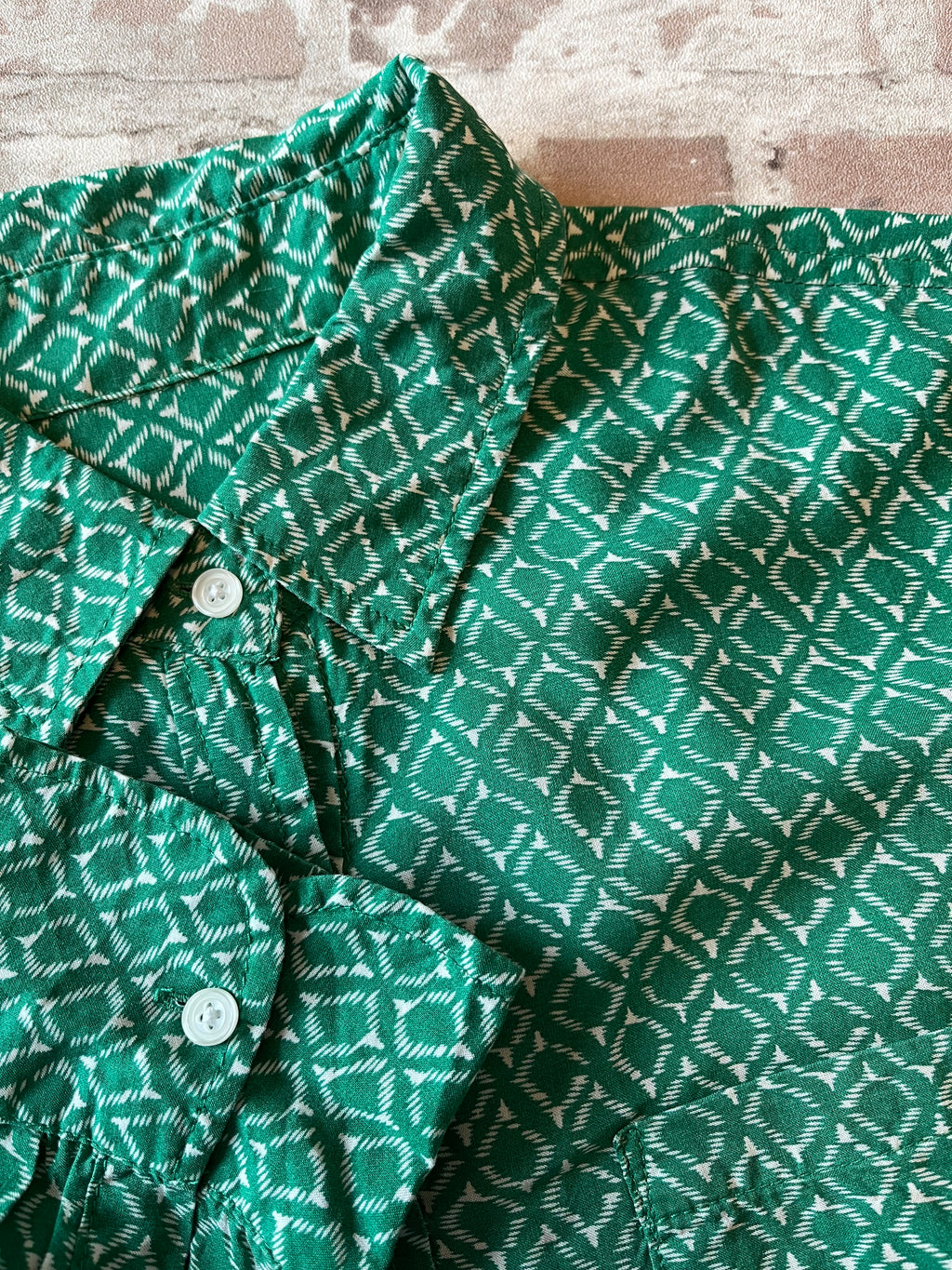 Blouse Fluide en Rayonne Verte | Imprimé Géométrique | Vintage Contemporain / détails