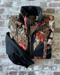 Blouson bomber vintage Winlit des années 80 en patchwork de velours et motifs baroques au style Mob Wife / plié a plat