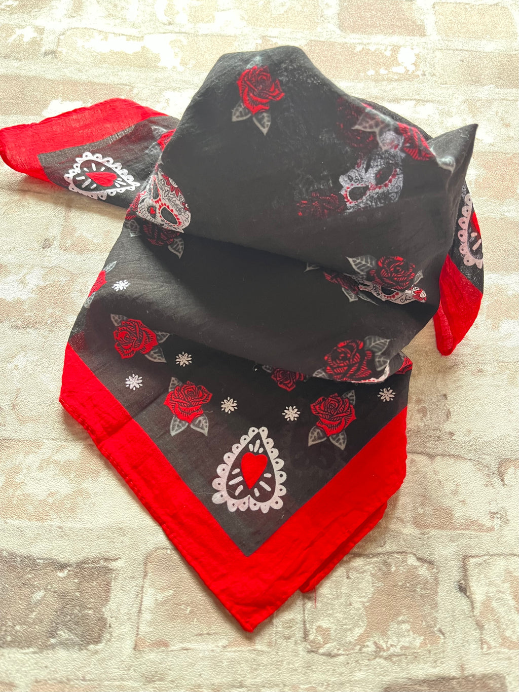 Bandana Vintage "Sugar Skull & Roses" | Noir & Rouge | Paisley & Calaveras