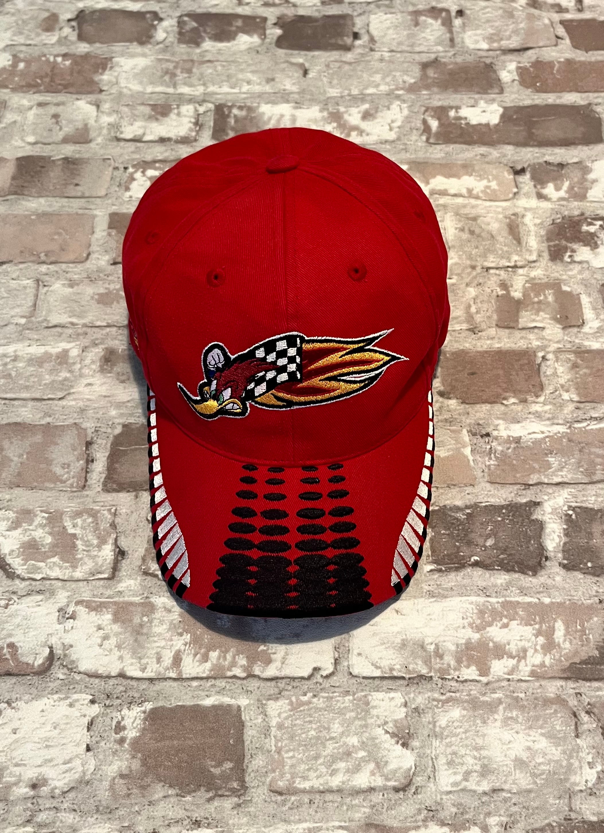 Casquette de baseball vintage rouge Honda Racing officielle avec patch brodé Woody Woodpecker, présentée à plat 