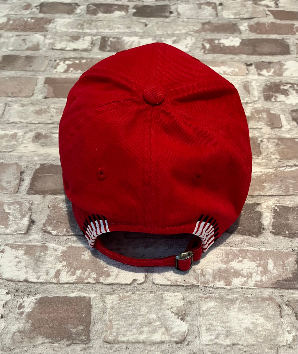 Casquette de baseball vintage rouge Honda Racing officielle avec patch brodé Woody Woodpecker, présentée à plat, arrière.