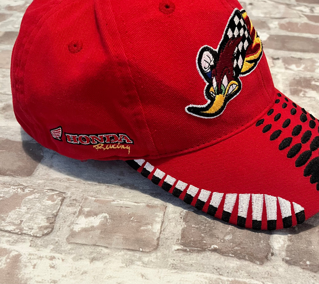 Casquette de baseball vintage rouge Honda Racing officielle avec patch brodé Woody Woodpecker, présentée à plat de profil