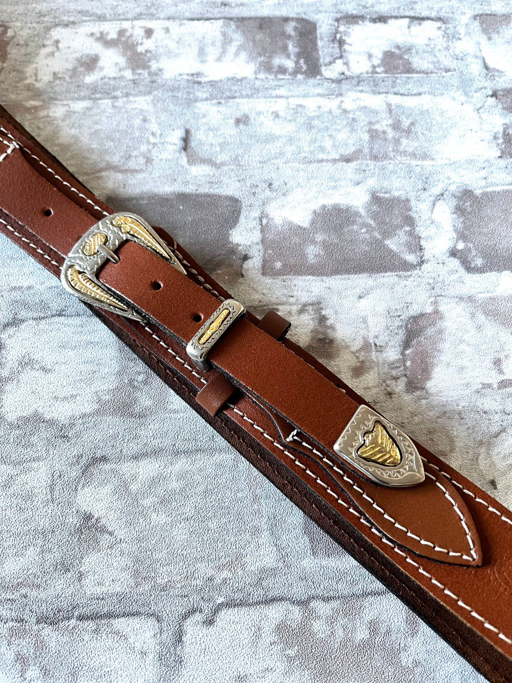Ceinture Vintage Ranger | John F.Gee | Style Western Paisley | Cognac & Bouclerie Bicolore / gros plan