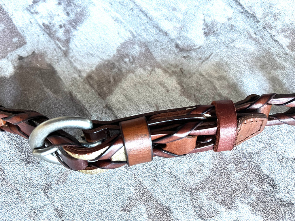 Ceinture Vintage | Fossil | Cuir Tressé Brun Cognac | Style Boho & Western / gros plan