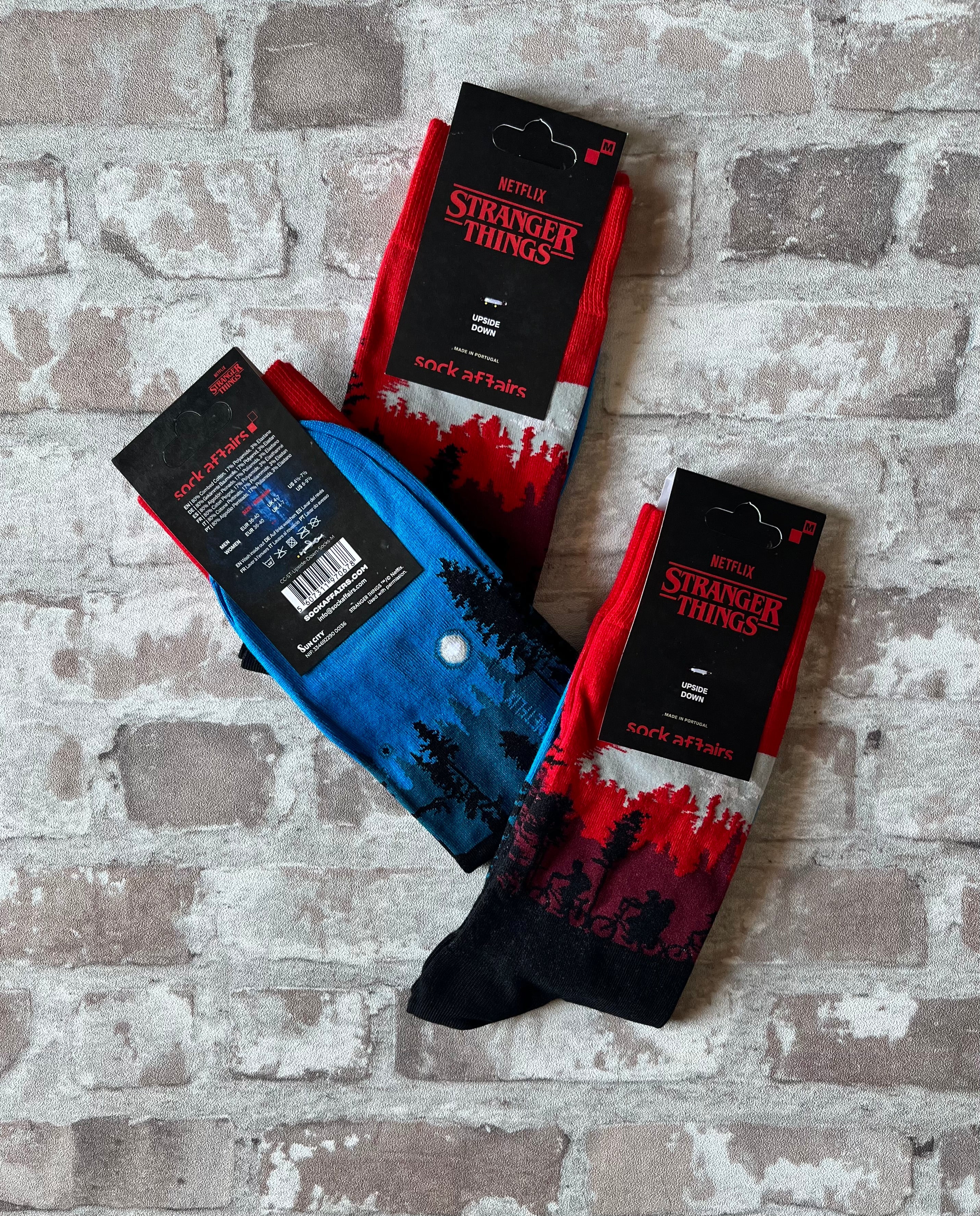 Chaussettes Stranger Things Upside Down  | Pointures 36-40 | Sock Affairs - Produits Neufs - à plat - empilées