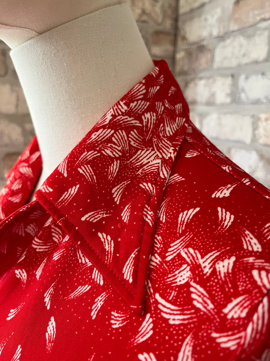 Chemise Vintage Japonaise 70s | Rouge à motif Graphique & Col Pelle à Tarte | S FR - Grade B