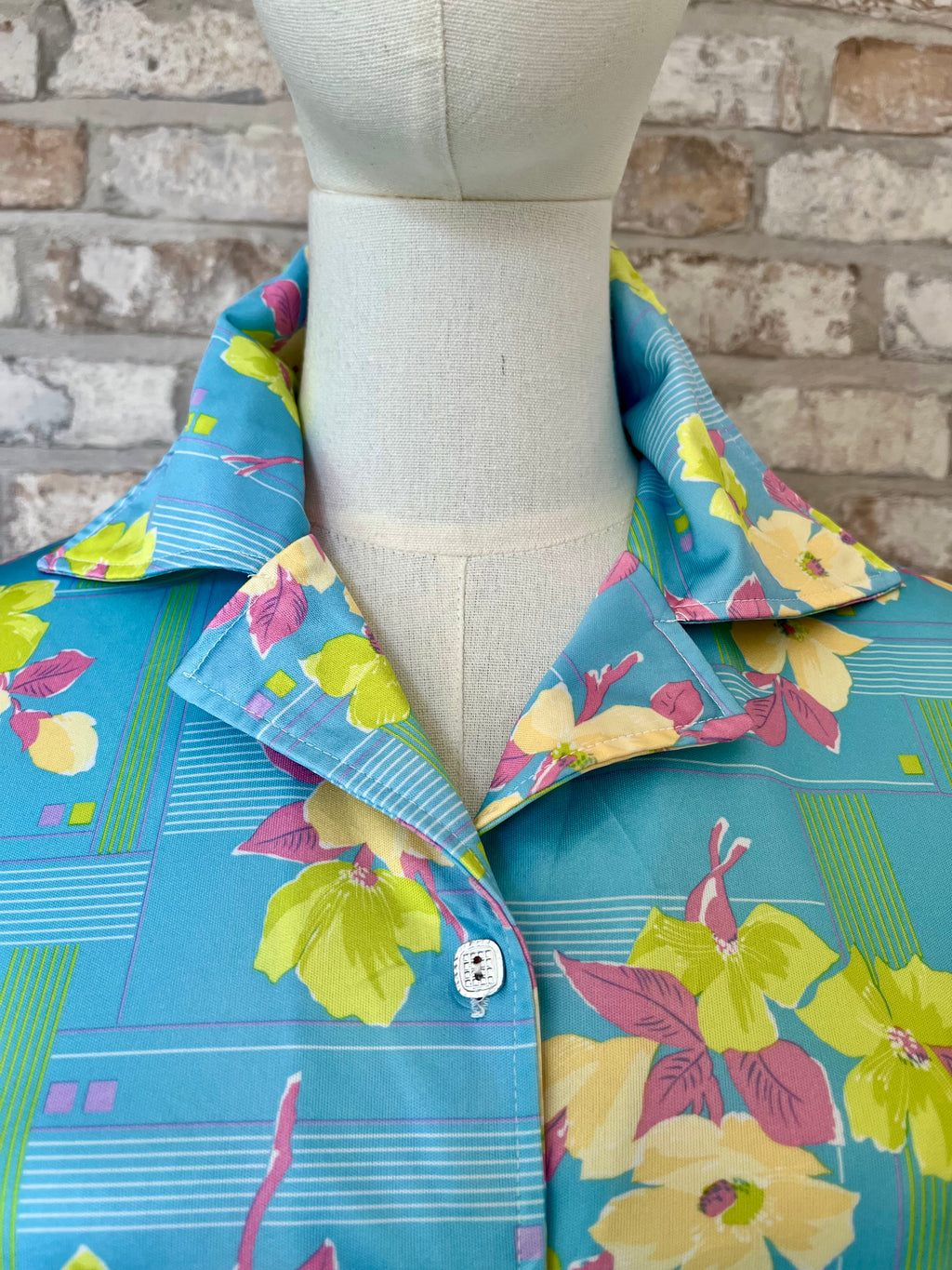 Chemise Vintage Japonaise 70s | Imprimé Floral Pop | Bleu Azur et fluo | S/M - GRADE A