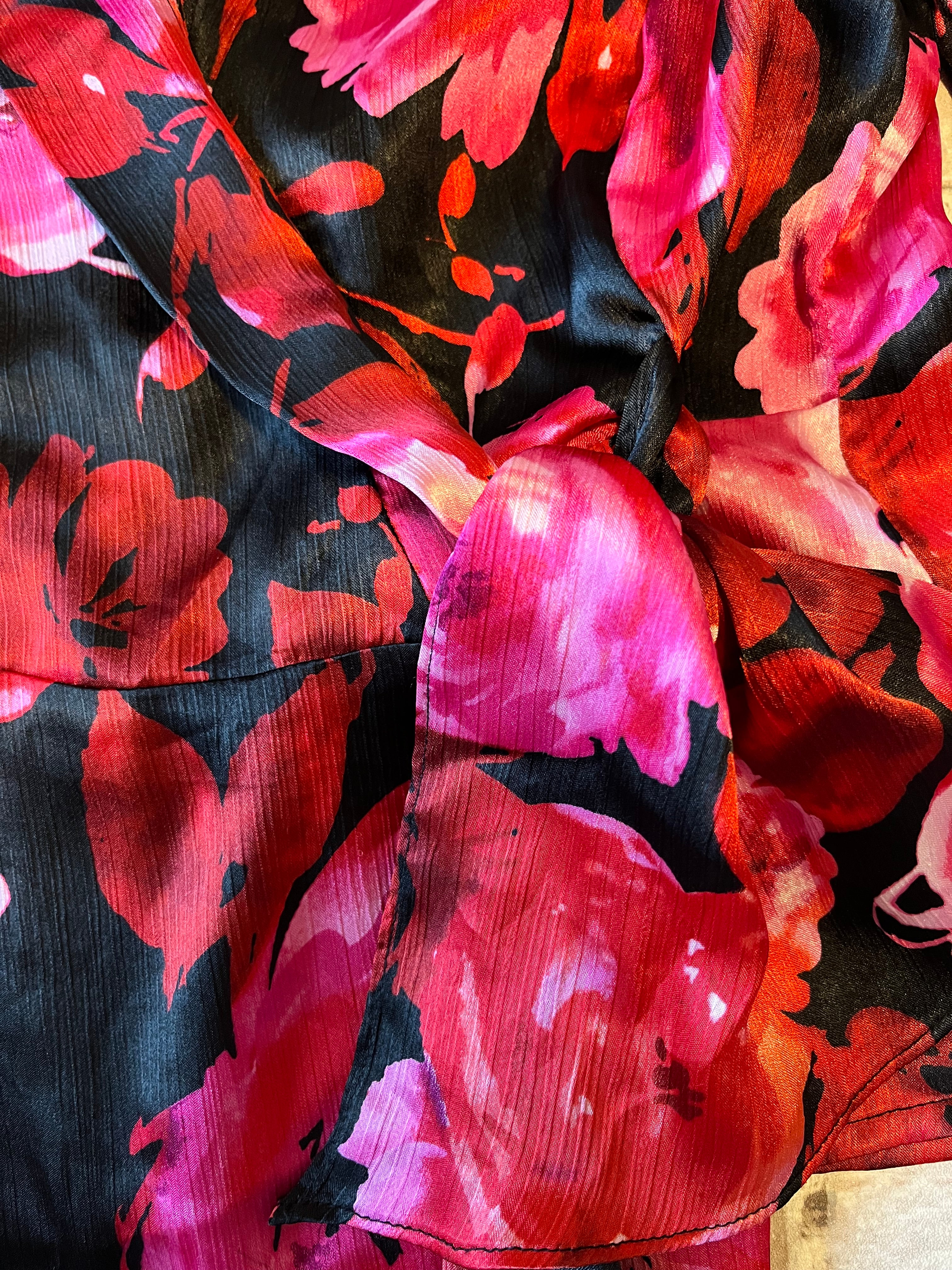 Chemise Cache-Coeur Vintage | Imprimé XXL Floral Rose Fuchsia & Rouge Carmin | Jones New York / noeud