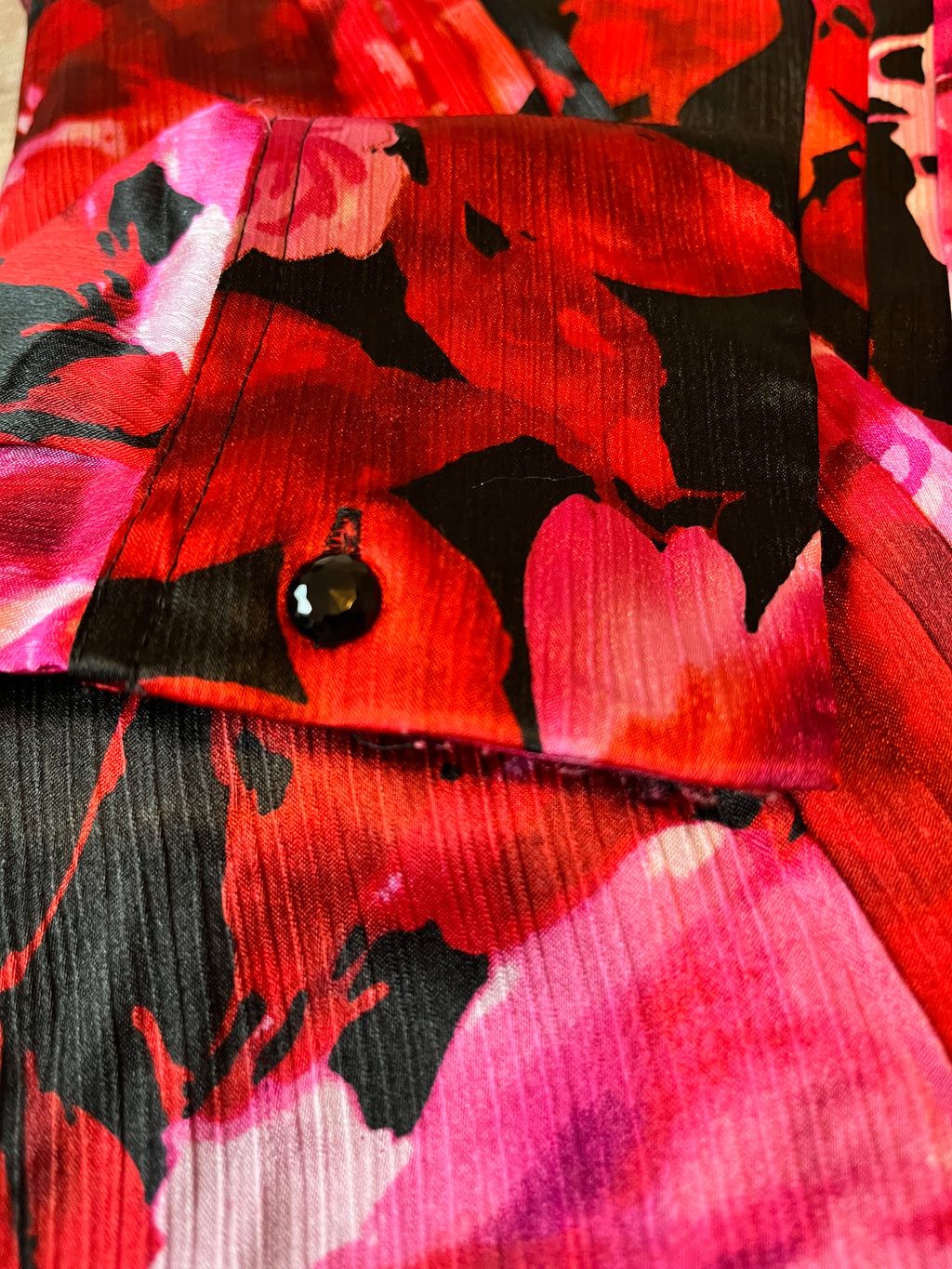 Chemise Cache-Coeur Vintage | Imprimé XXL Floral Rose Fuchsia & Rouge Carmin | Jones New York / bouton