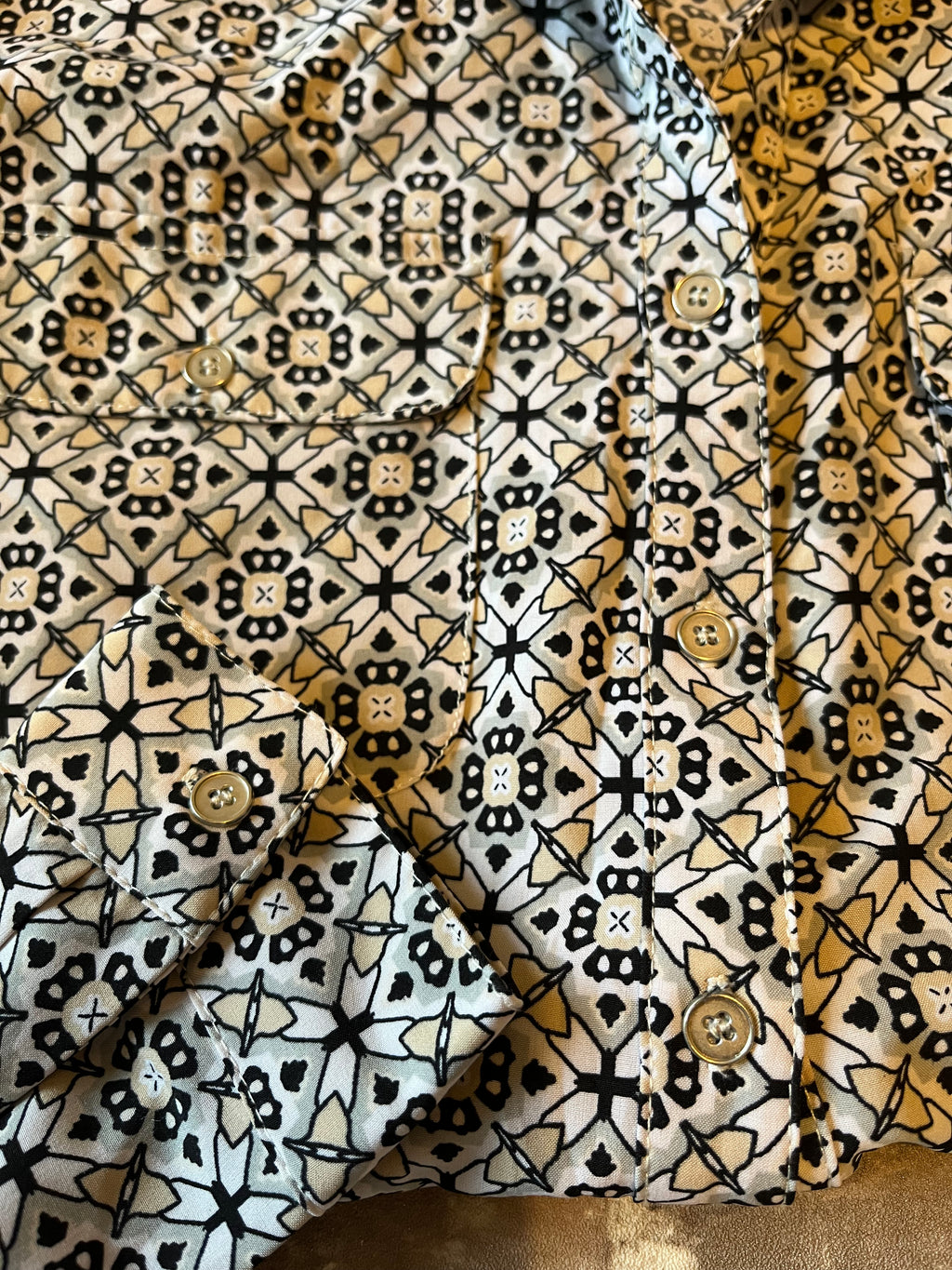 Chemise Graphique Kalei | Notations Petites | Motif Géo Vintage | 90s-00s | Vietnam / détails