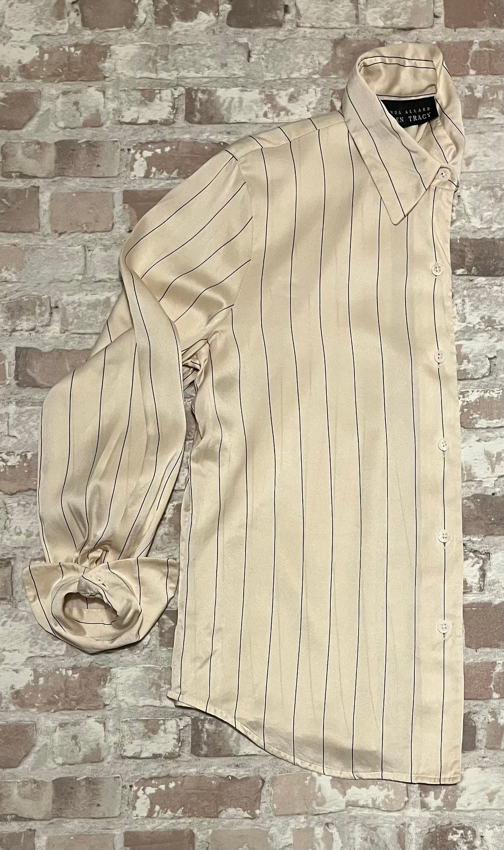 Chemise Vintage | 100% Soie | Linda Allard Ellen Tracy | Ivoire Rayée Noir | Hong Kong / profil 