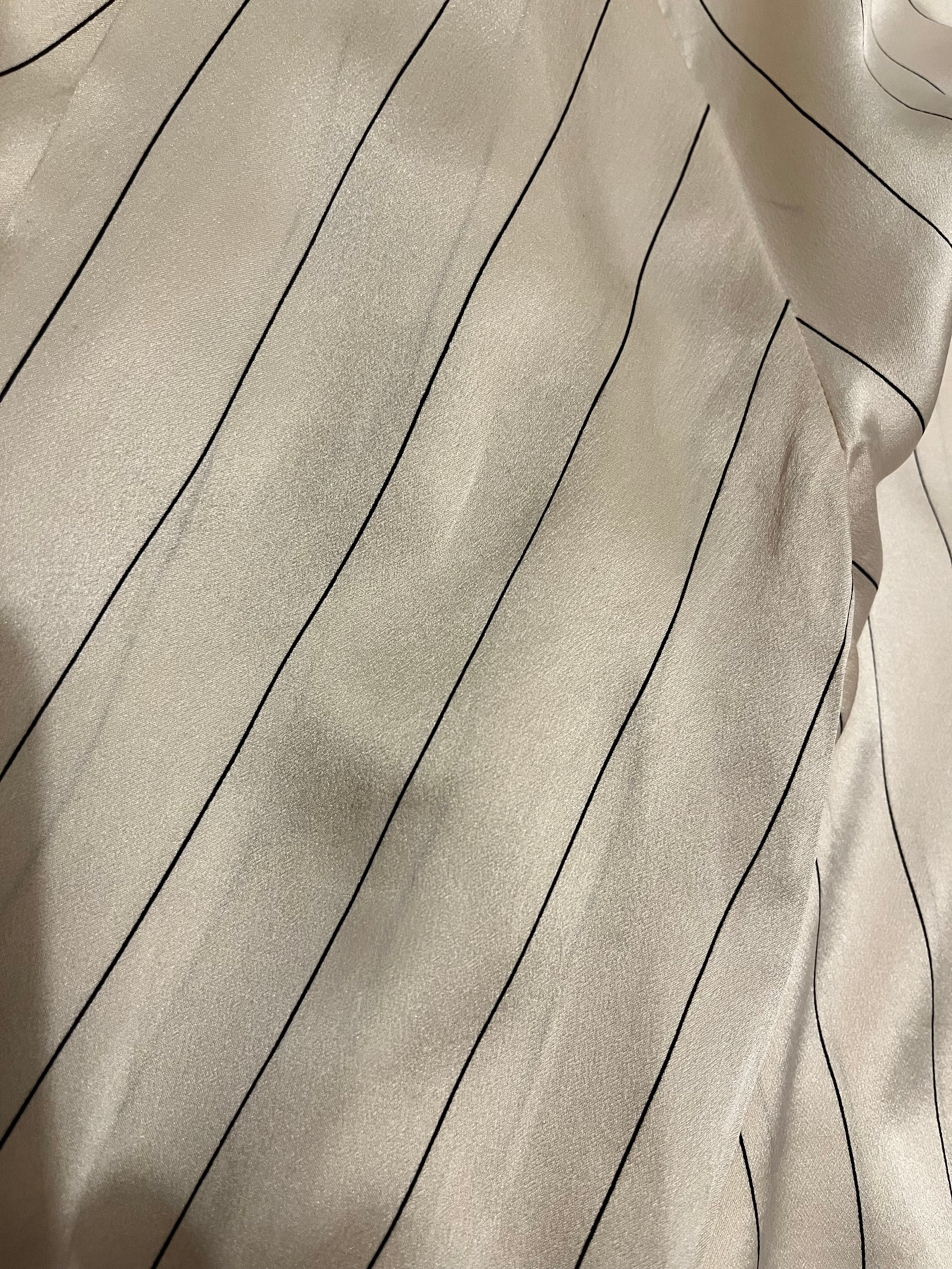 Chemise Vintage | 100% Soie | Linda Allard Ellen Tracy | Ivoire Rayée Noir | Hong Kong /taches à peine visibles
