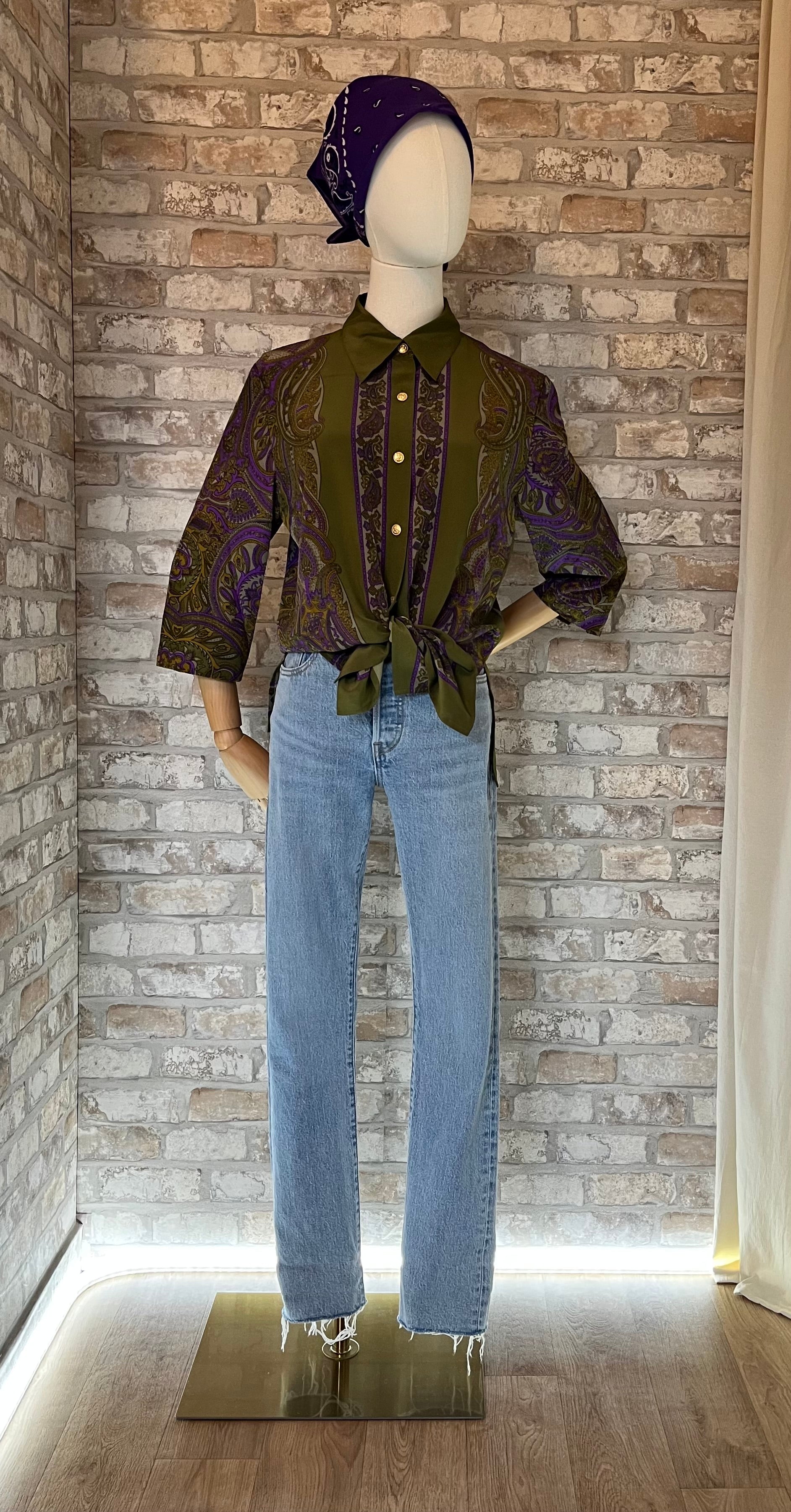 Chemise Vintage Fujiyama Paisley | Due Deux Firenze | Imprimé Foulard & Boutons Bijoux | Japon / Jean Levi's 501 Original | Coupe Skinny Premium | Bleu Lightwash & Raw Hem - W25 L30 / bandana Vintage Violet