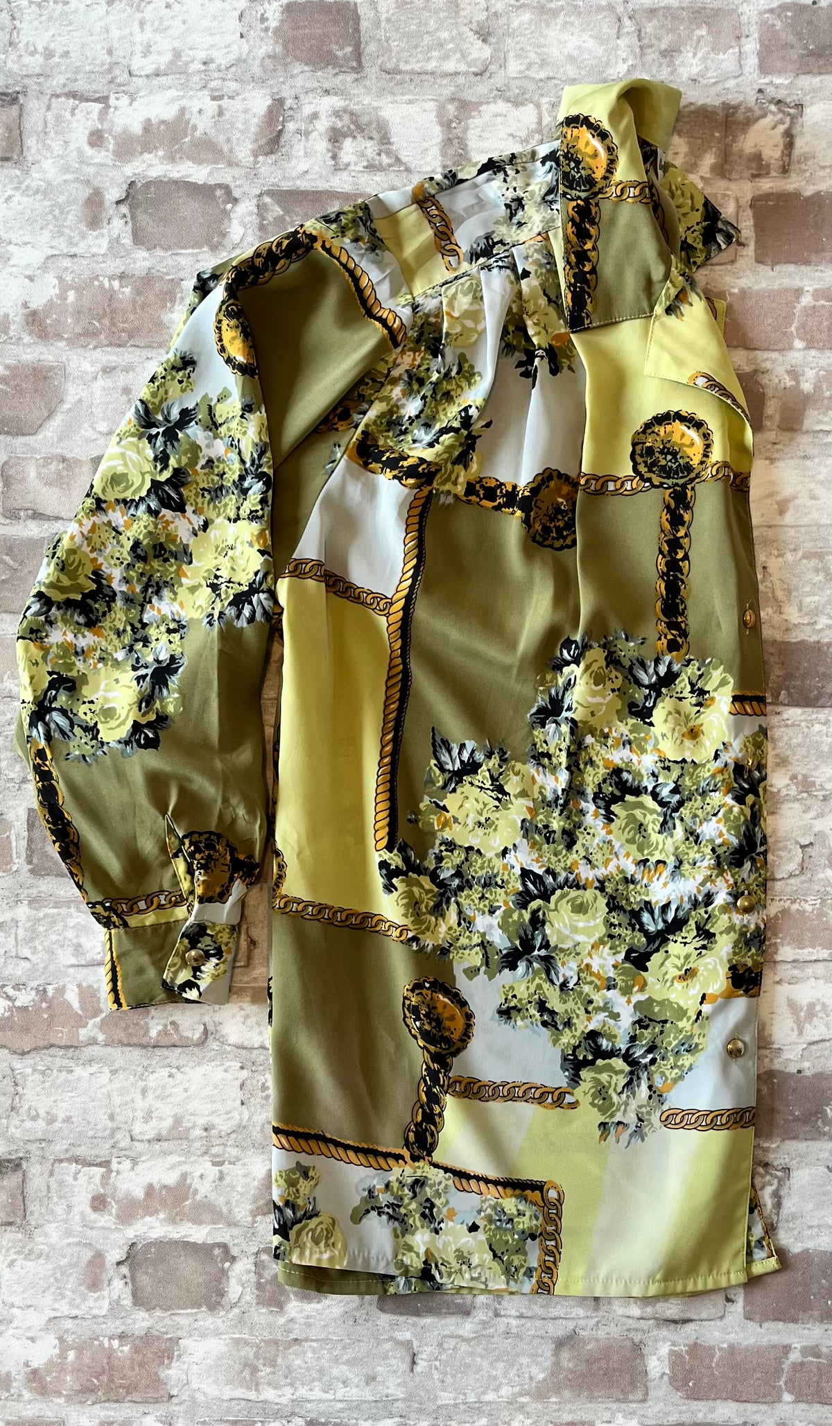 Chemise Vintage | Imprimé Foulard Baroque Vert Anis & Doré | Belle Ellensen | Japon/profil