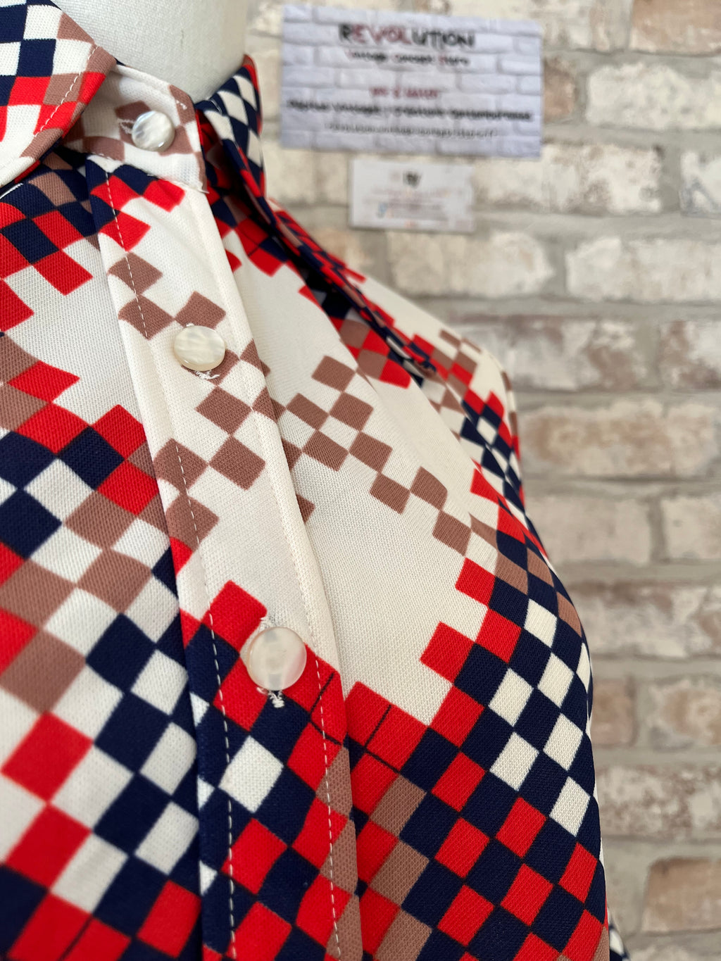 Chemise Vintage | Imprimé Géométrique 70s Pixélisé | Rouge, Bleu Marine & Beige | 38 FR - GRADE B