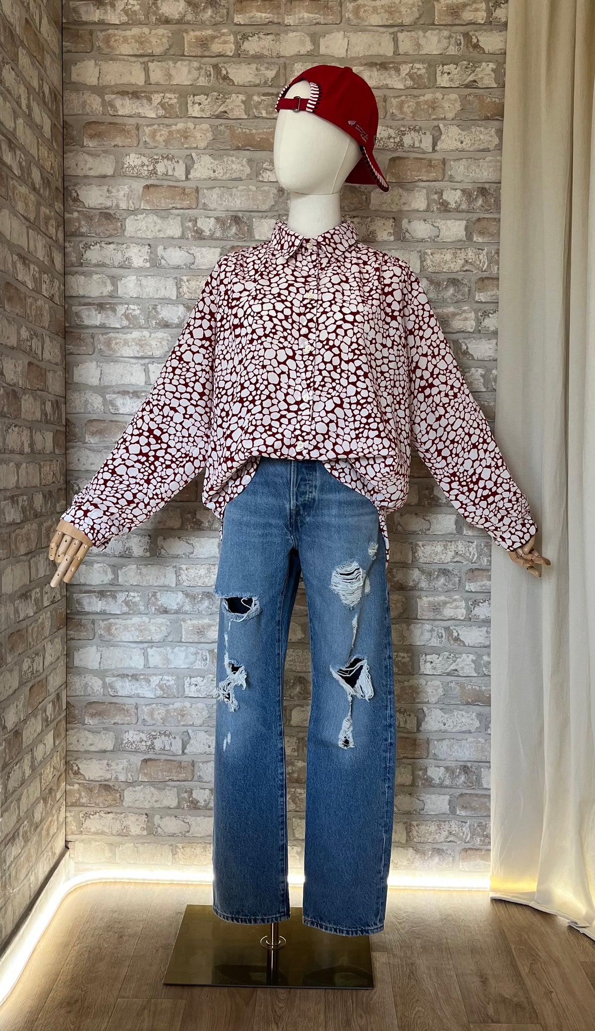Chemise Vintage | Imprimé Psychédélique Rouge & Blanc | Maygene | USA / Jean Levis 501 Distressed / Casquette Vintage