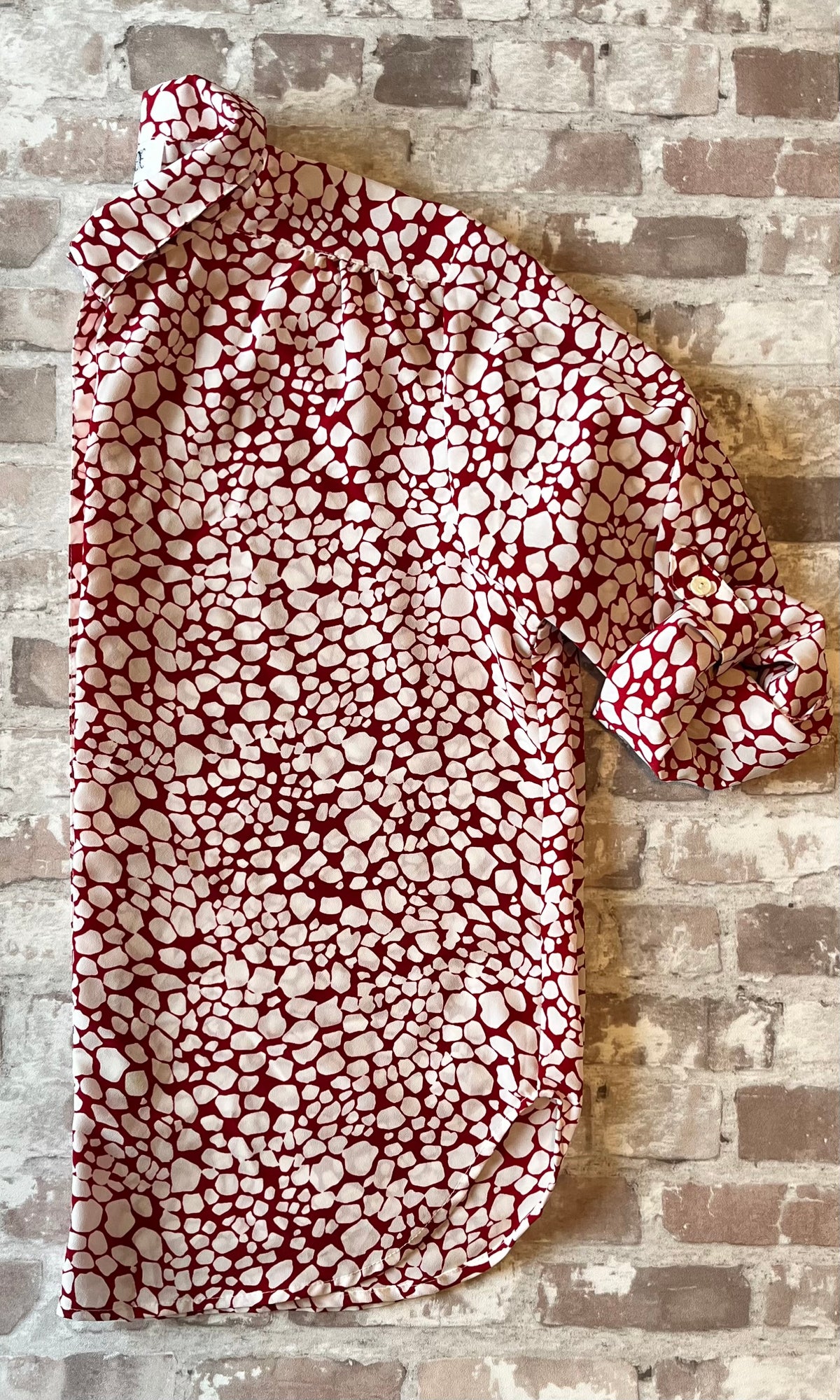 Chemise Vintage | Imprimé Psychédélique Rouge & Blanc | Maygene | USA / profil