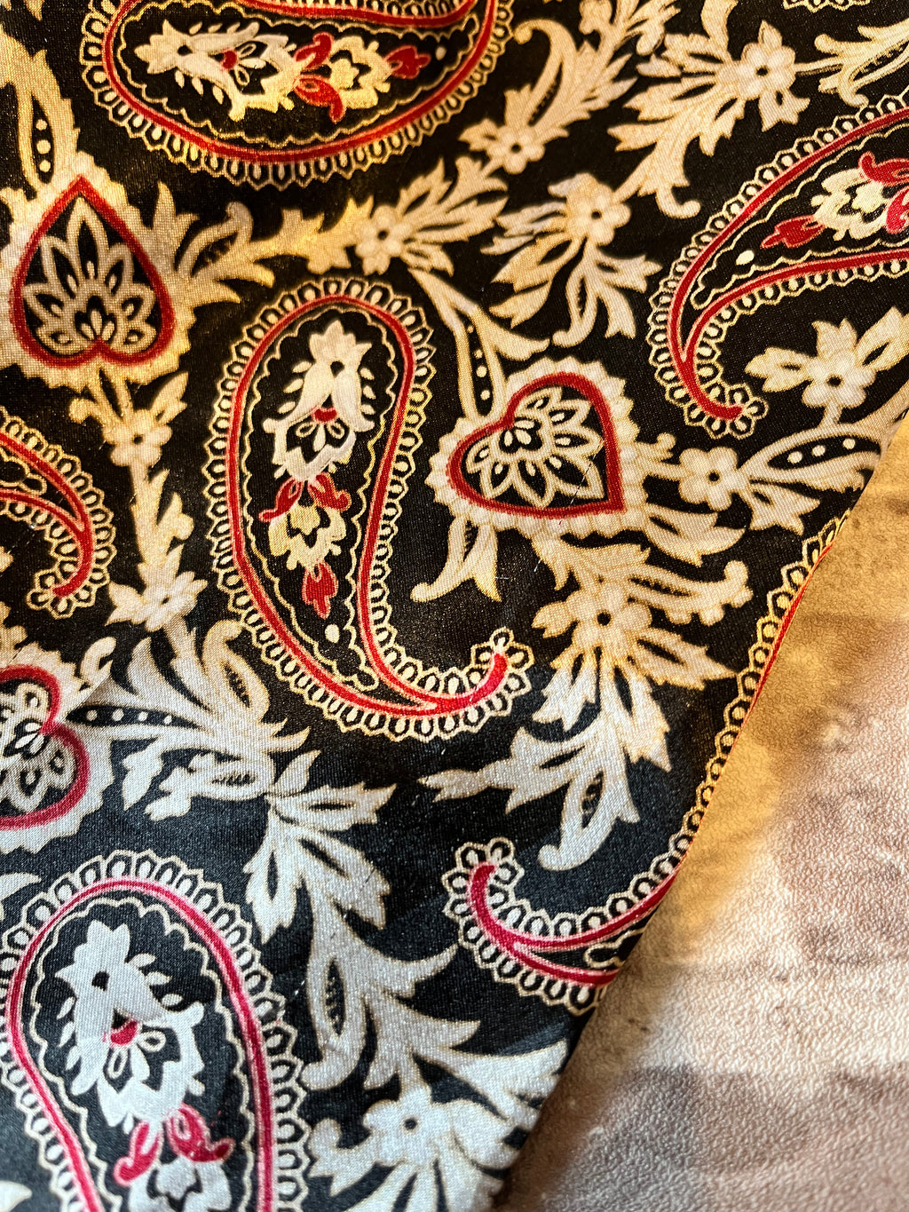 Chemise Vintage | Paisley Chic | Esprit Italien Florence | Rouge Noir & Beige | Covington | USA / fils tirés