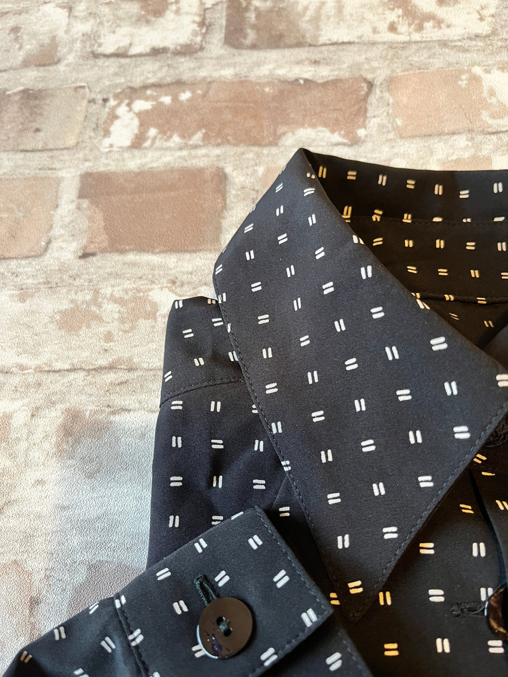 Chemise Vintage | Trussardi | Imprimé Graphique noir et blanc | Luxe Japon / col