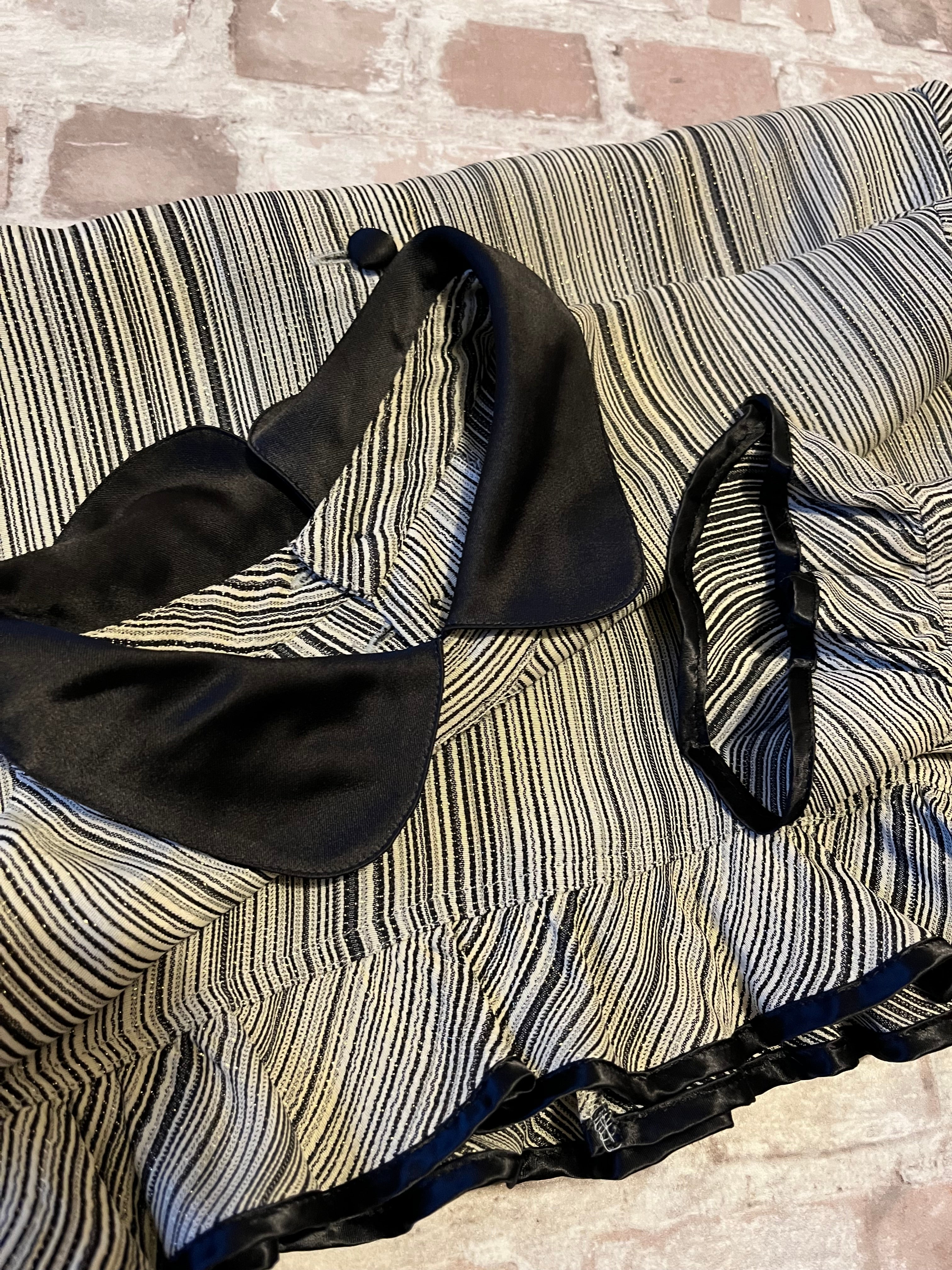 Chemisier Vintage | Rayures & Col Claudine Noir | Chikuma | Japon / détails satinés