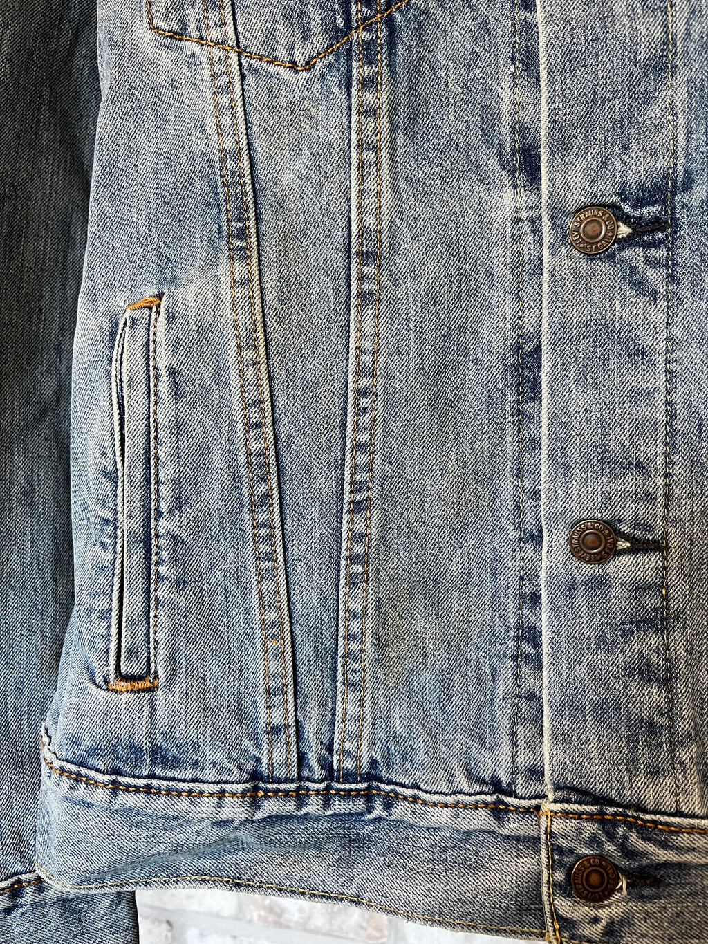 Veste en Jean Levi's | Trucker Jacket | Vintage Moderne | Mexique | M US - GRADE A DISTRESSED