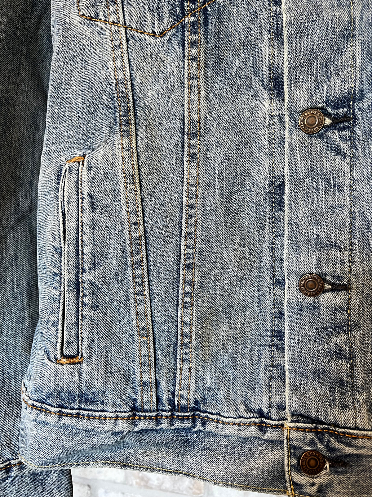 Veste en Jean Levi's | Trucker Jacket | Vintage Moderne | Mexique | M US - GRADE A DISTRESSED