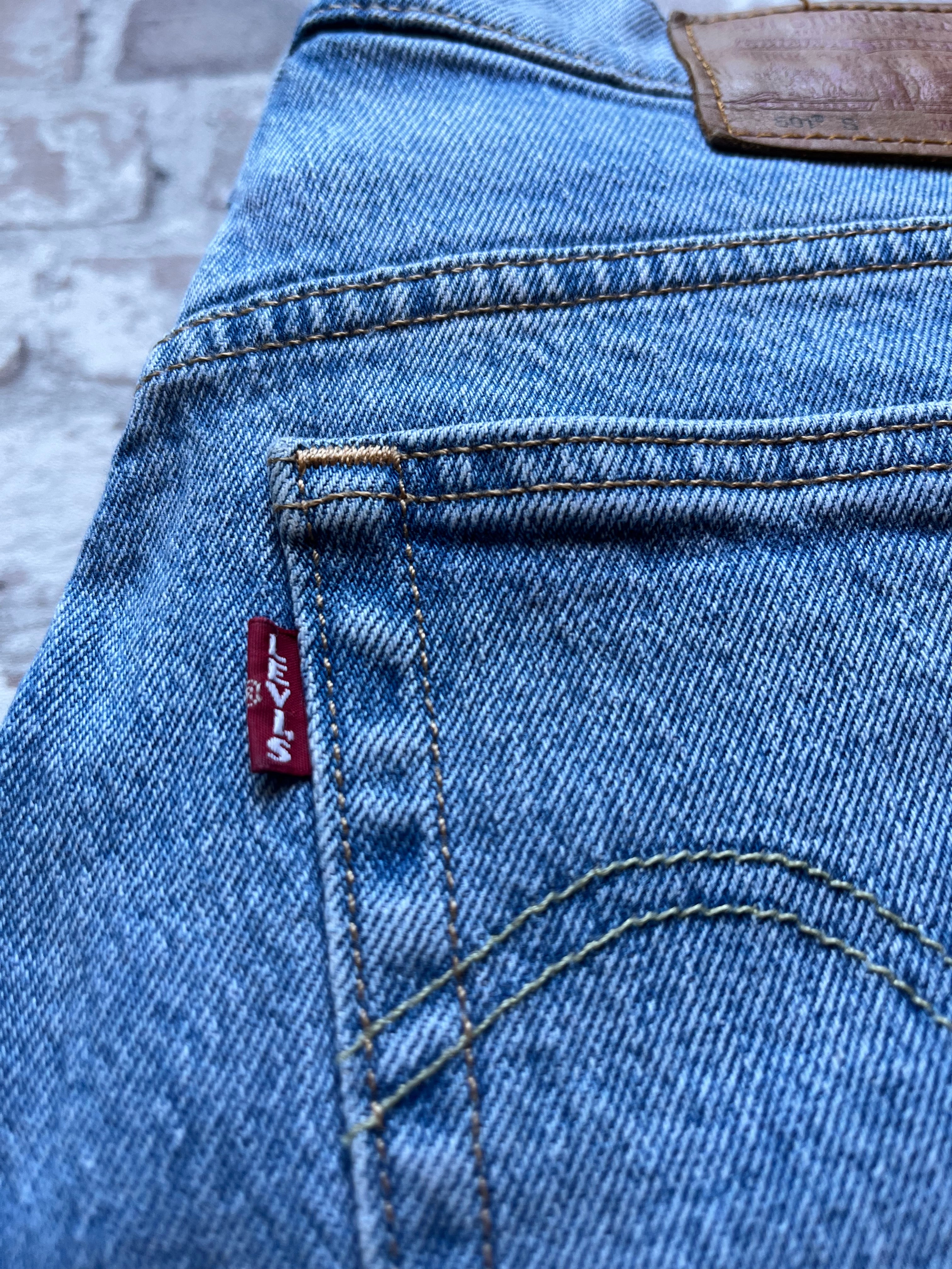 Jean Levi's 501 Original | Coupe Skinny Premium | Bleu Lightwash & Raw Hem - W25 L30 / BIG E red tab