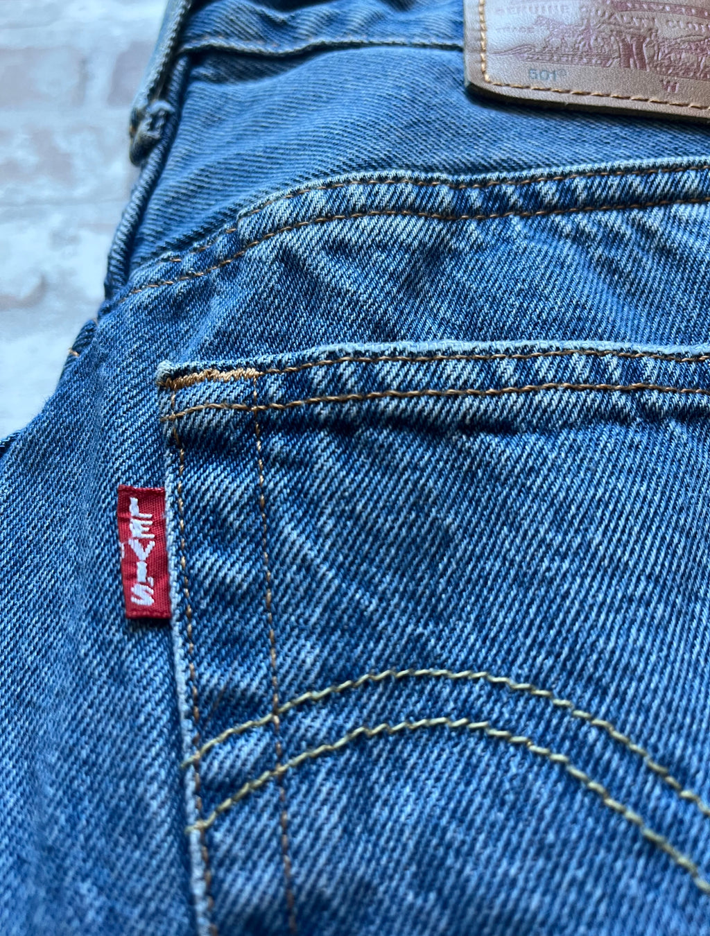 Jean Levi's 501 Original | Édition Premium Distressed | Light Indigo - W27 L30 / BIG E red tab