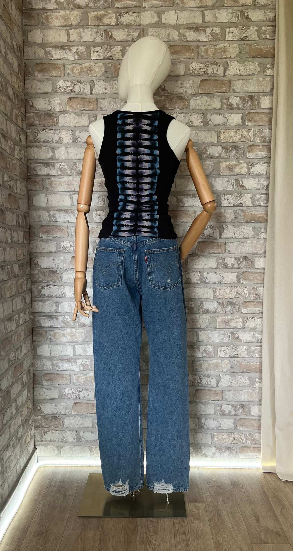 jean levis 501 distressed et debardeur Harley Davidson / dos
