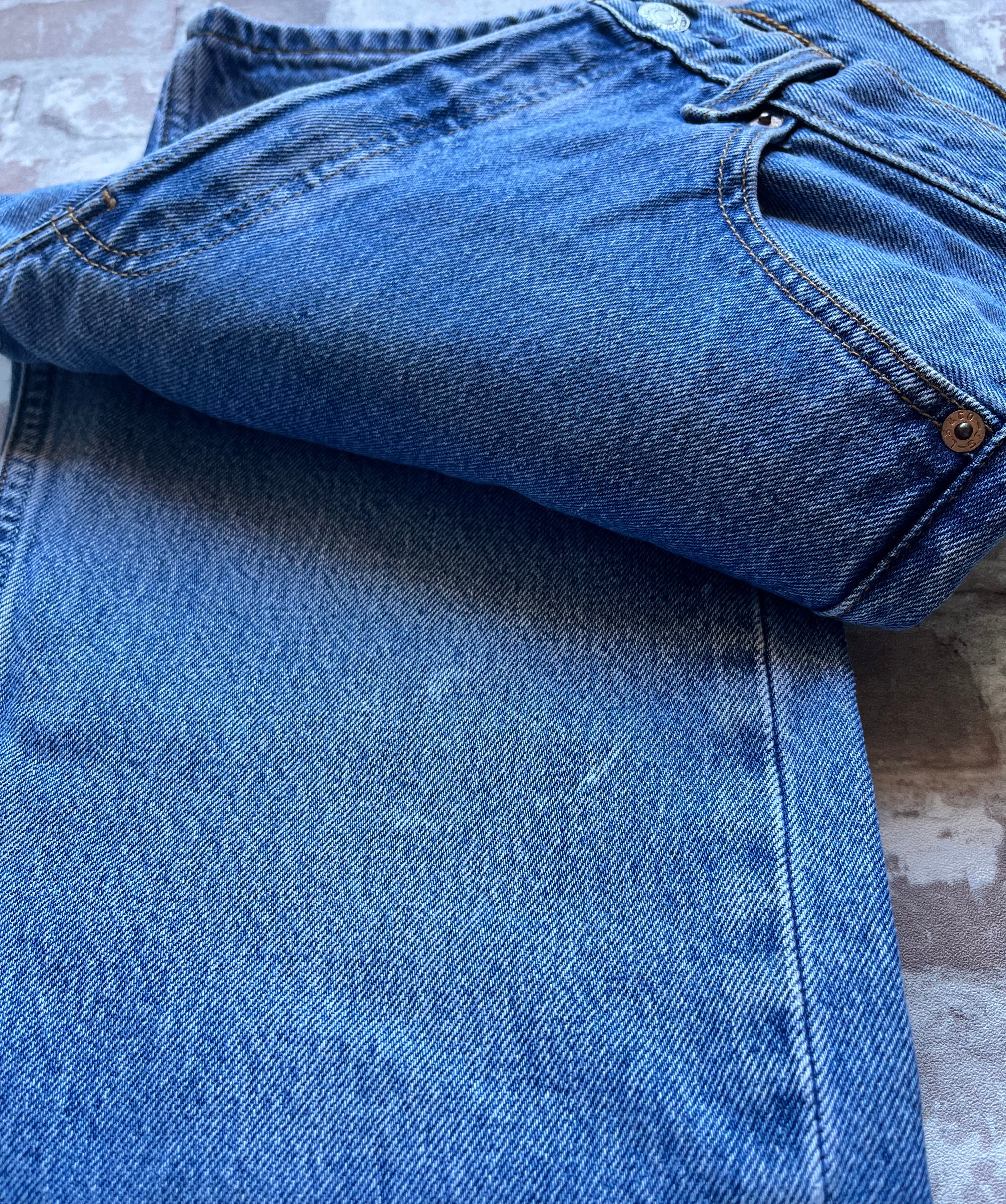 Jean Levi's 501 Original Vintage 90s | Coupe Droite | Bleu Medium Stonewash - W30 L32 / trace décoloration jambe
