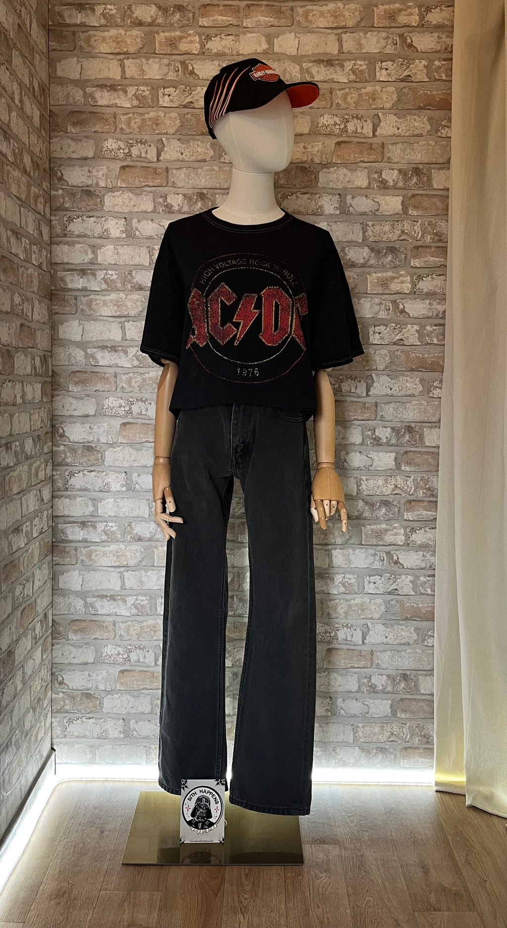 Levis 505 / Rock Tee Tour AC/DC / Casquette Harley Davidson - Patch La Barbuda Star Wars