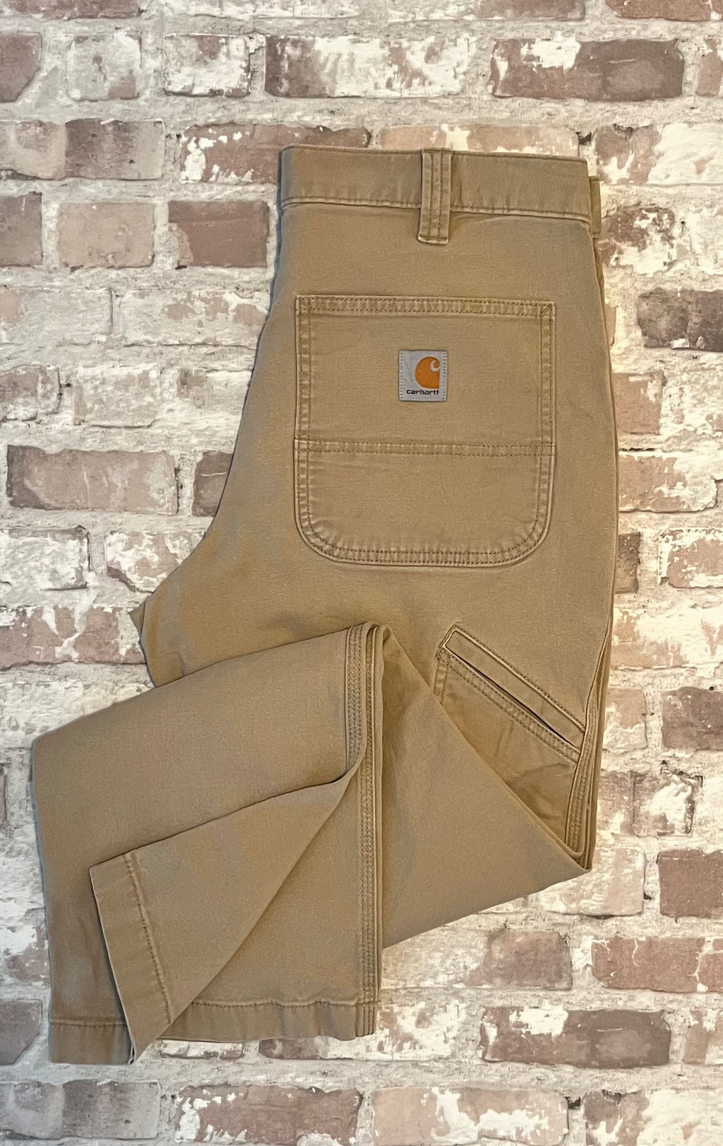 Pantalon de travail beige tan Carhartt Rugged Flex en toile canvas stretch, présenté à plat