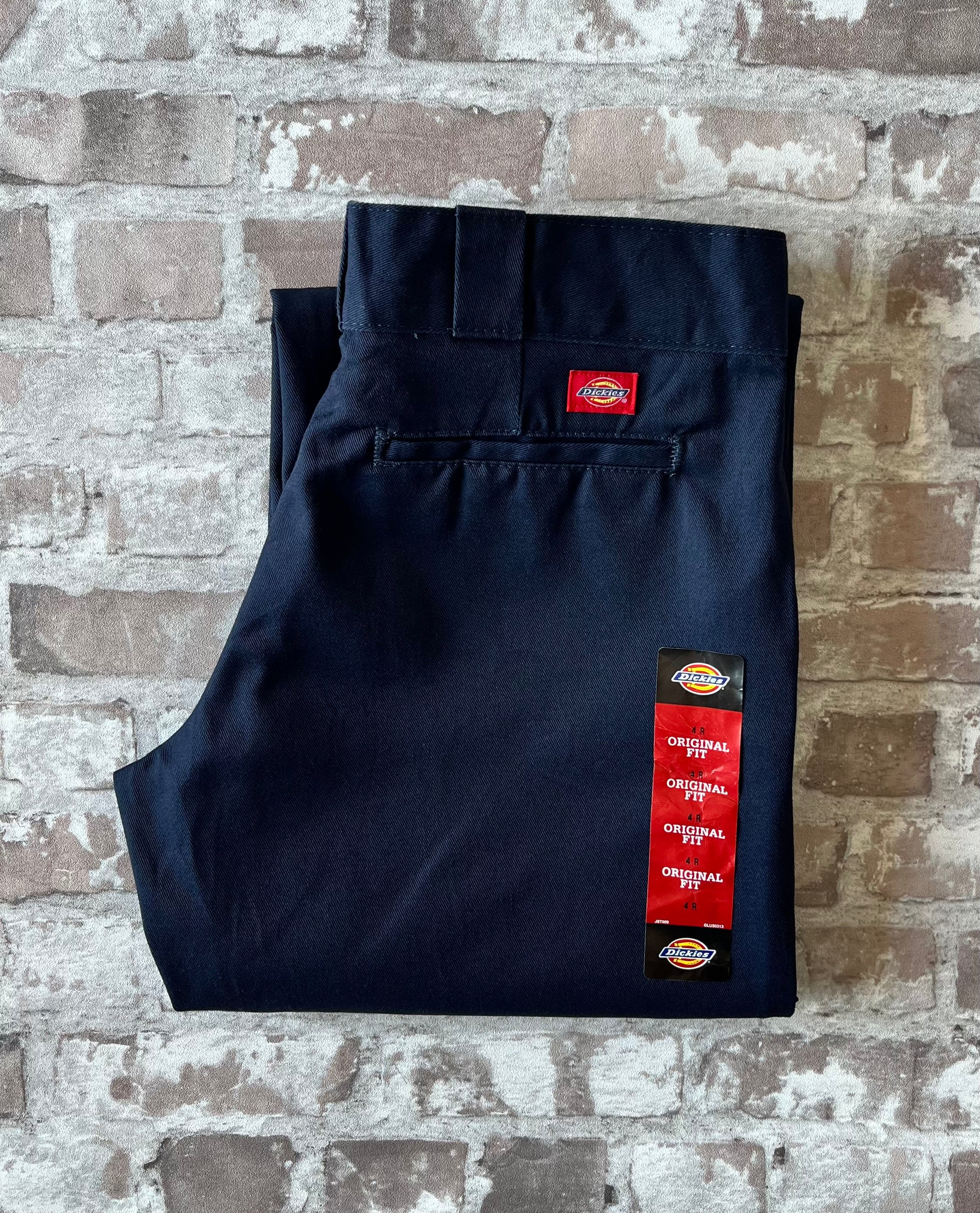 Pantalon de travail Dickies 774 Original Fit couleur bleu marine foncé neuf avec pli central permanent, présenté à plat, plié