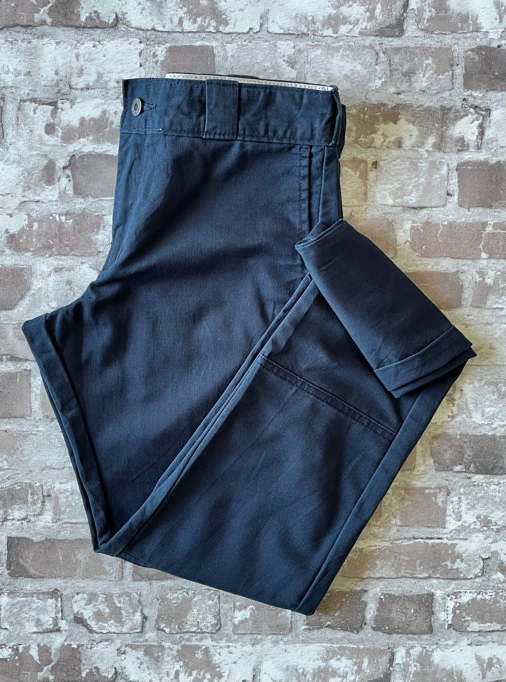 Pantalon Dickies Skinny Straight bleu royal avec empiècements de renfort Double knee aux genoux, présenté à plat.