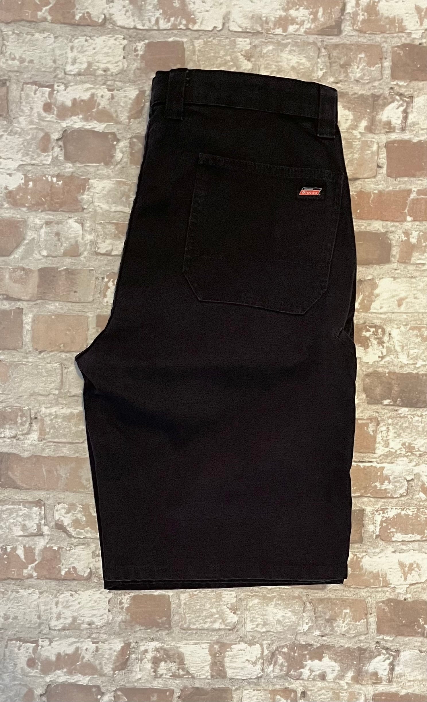 Short en toile de coton épais noir Dickies Heavy Cotton Canvas avec coupe droite décontractée, présenté à plat 