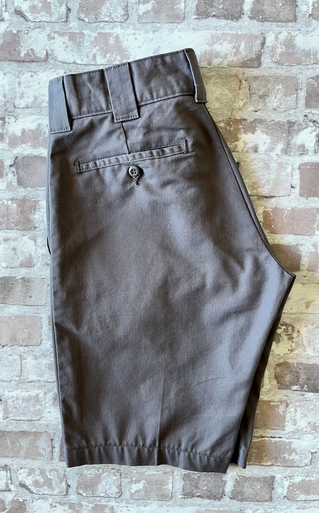 Short ajusté Dickies Slim Fit gris anthracite en twill de coton, présenté à plat 