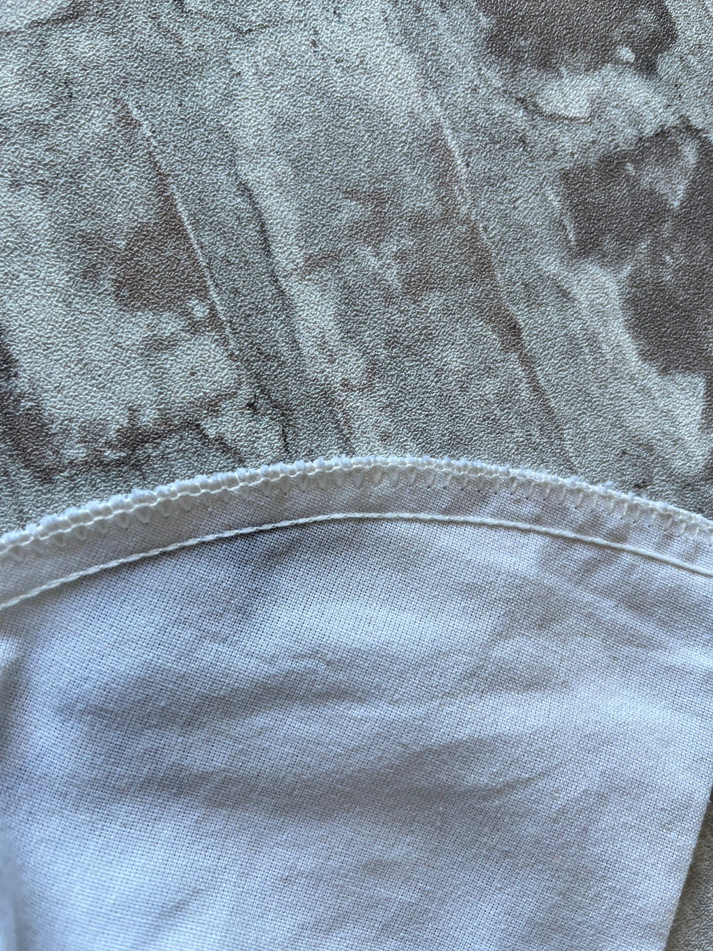 Short ajusté Dickies Slim Fit gris anthracite en twill de coton, présenté à plat , tache discrète poche intérieur