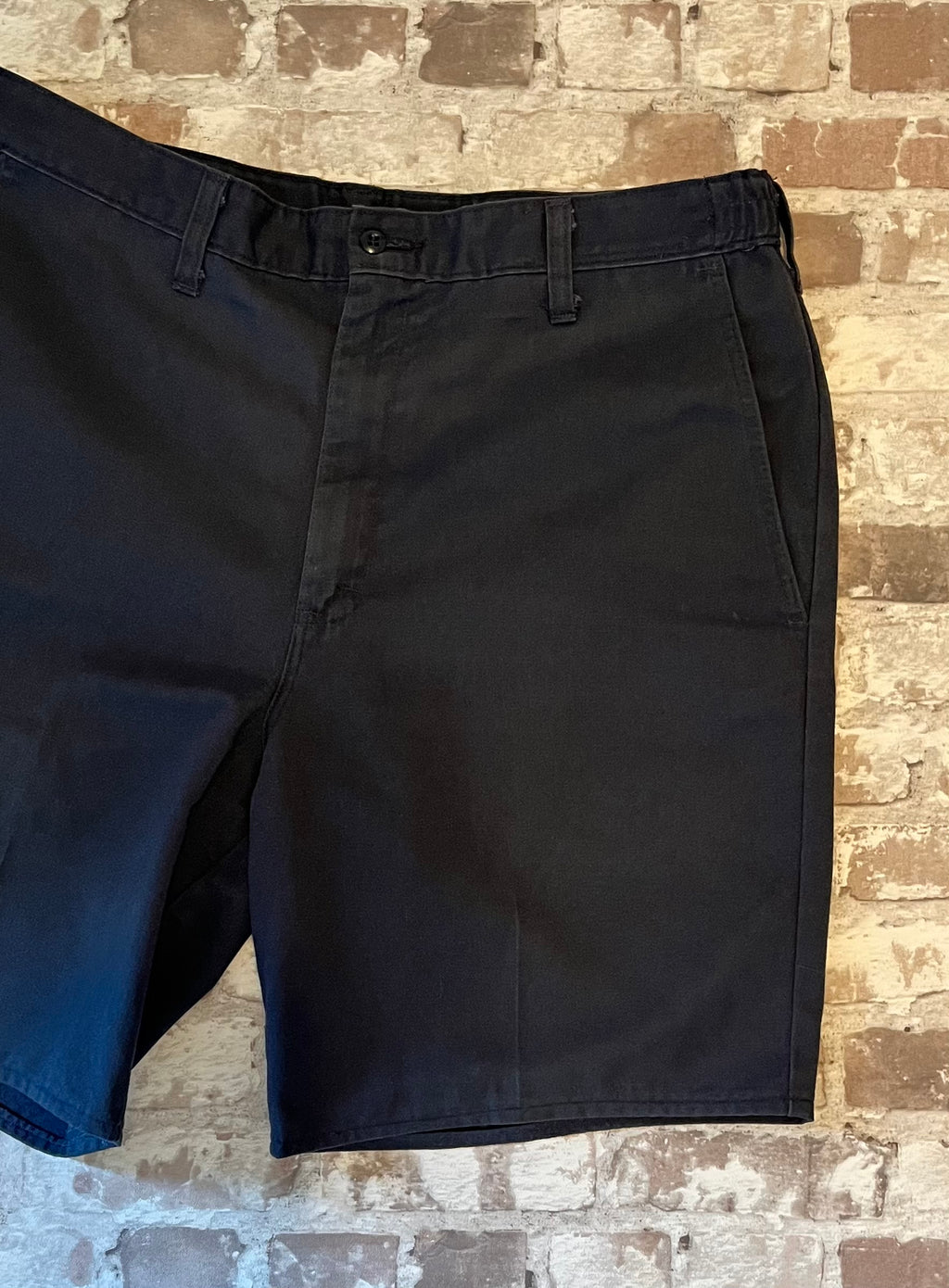 Short de travail vintage bleu marine Dickies Industrial Edition en twill lourd avec coupe droite, présenté à plat de face.