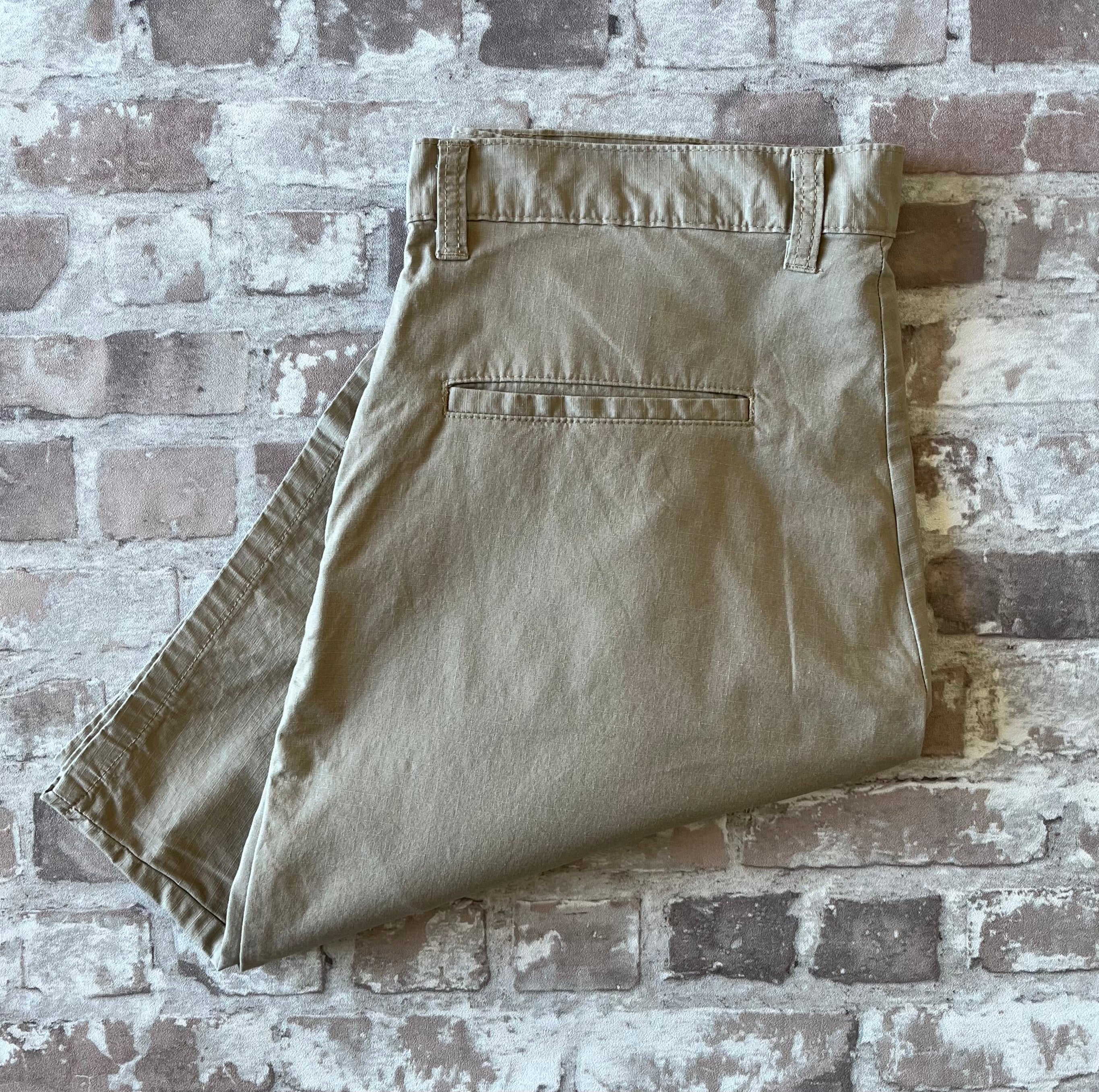 Short Dickies Ripstop coloris Beige Sable, grade MINT , plié